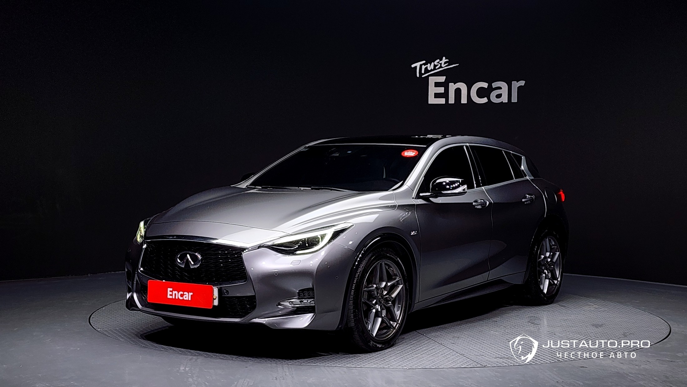 Автомобиль Infiniti Q30