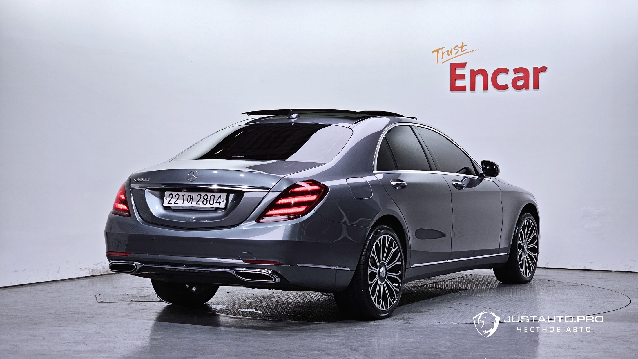 Автомобиль Mercedes-Benz S-Class