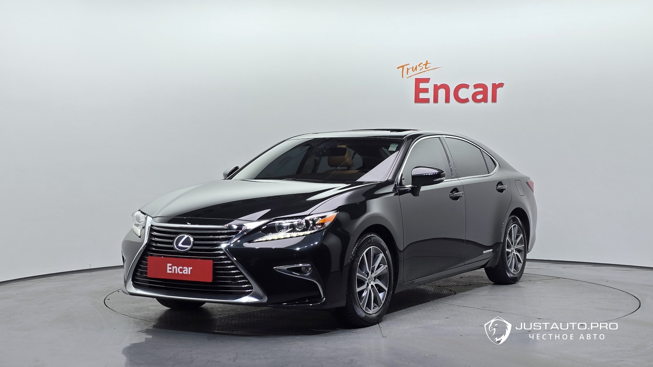 Автомобиль Lexus ES