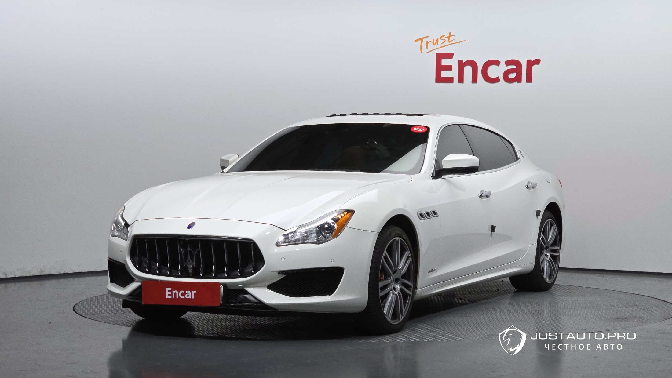 Автомобиль Maserati Quattroporte
