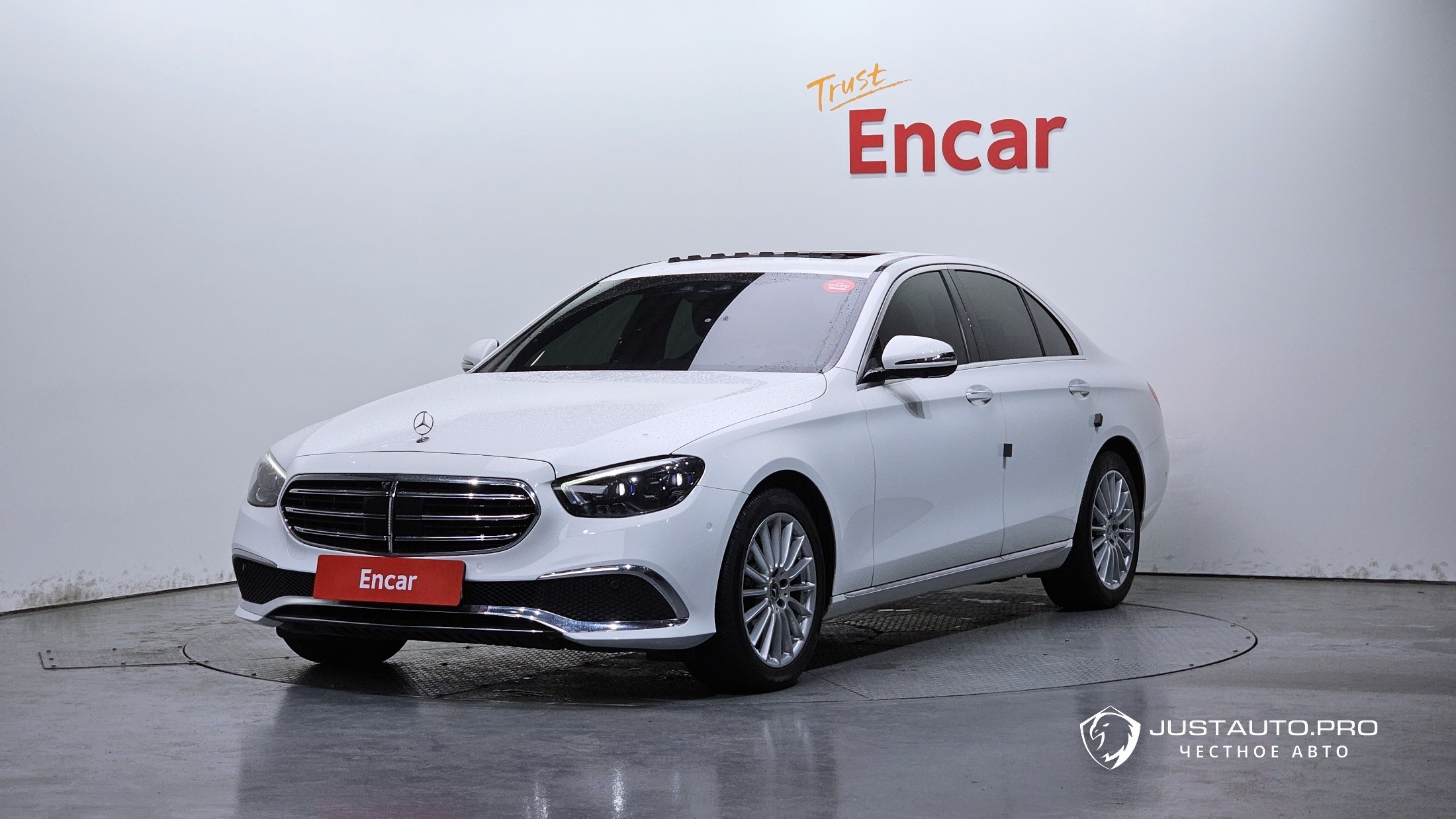 Автомобиль Mercedes-Benz E-Class