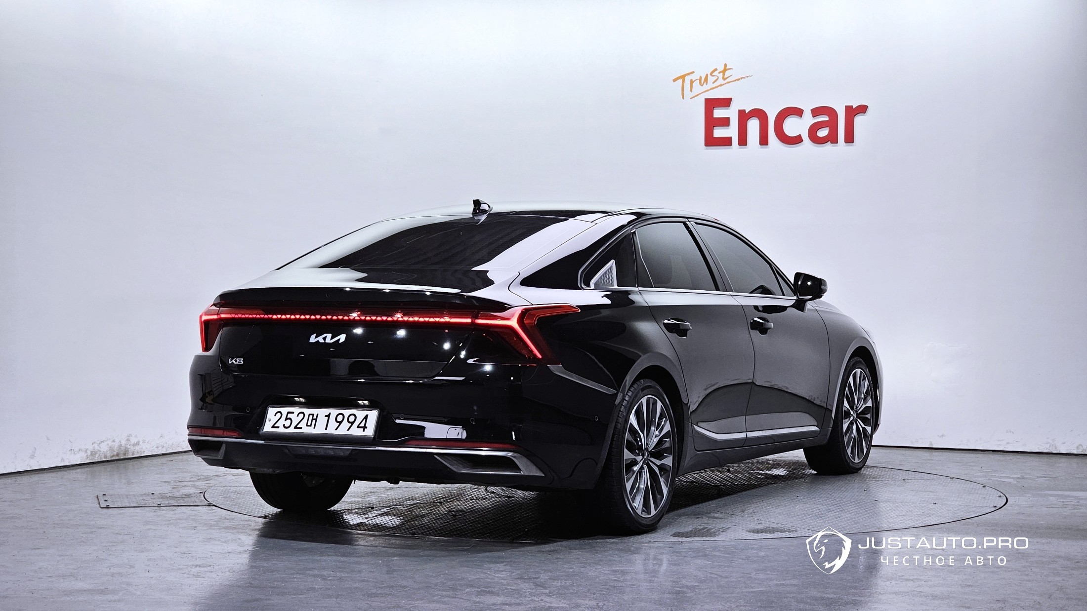 Автомобиль Kia K8