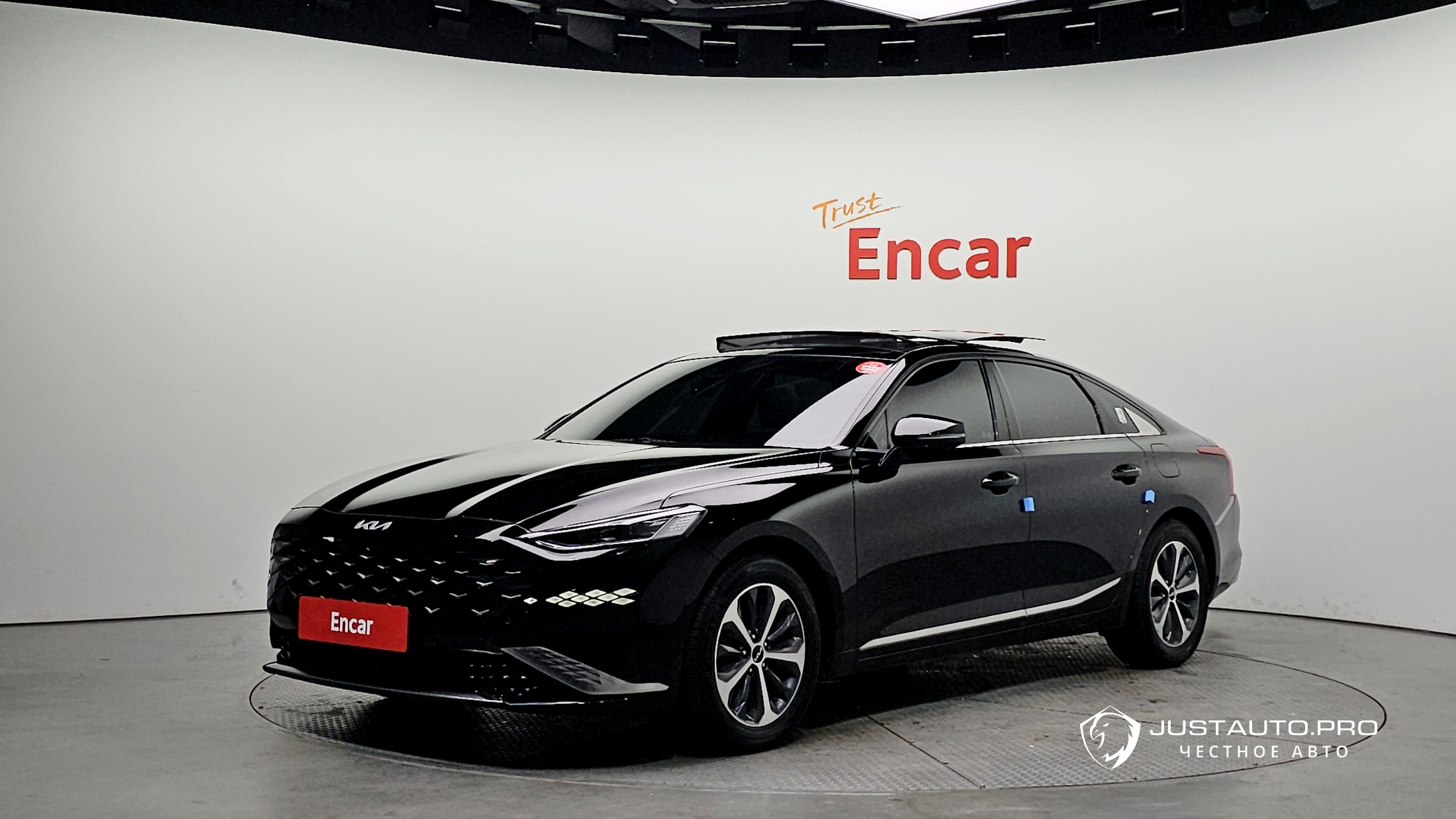 Автомобиль Kia K8