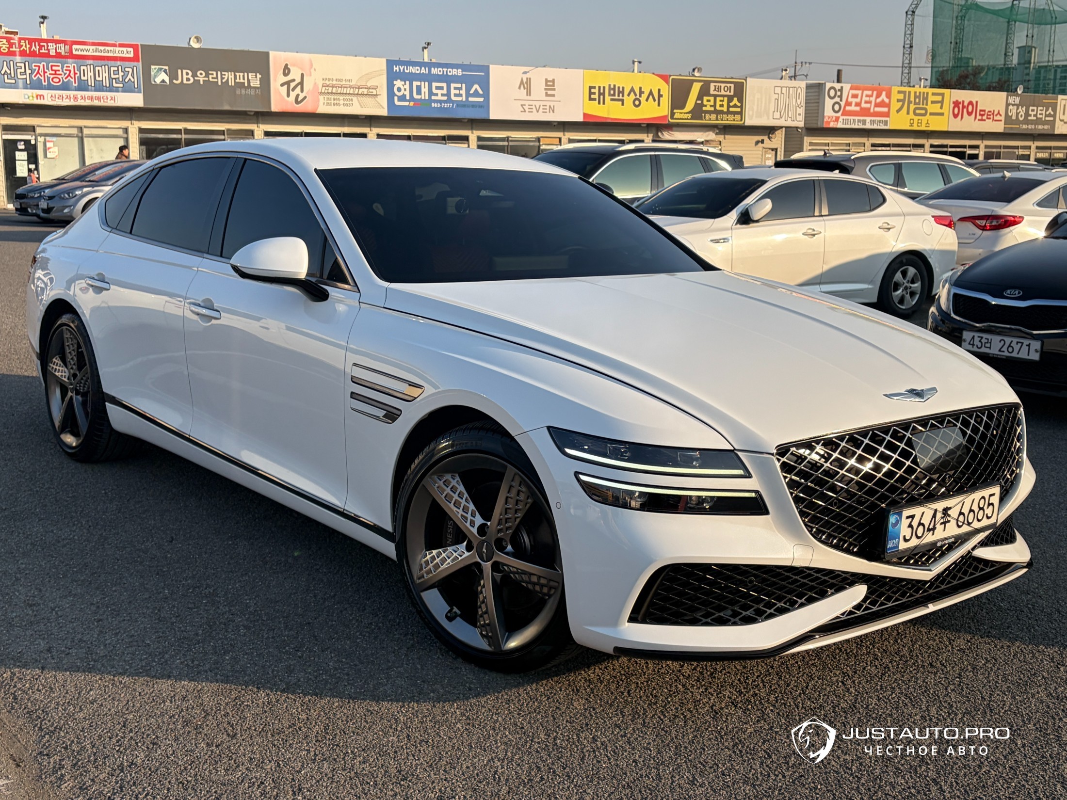 Автомобиль Genesis G80