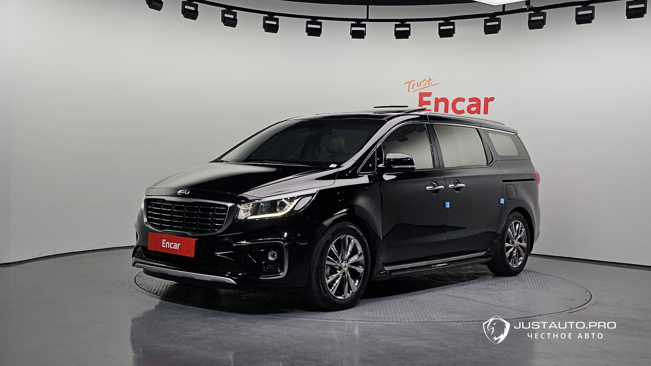 Автомобиль Kia Canival