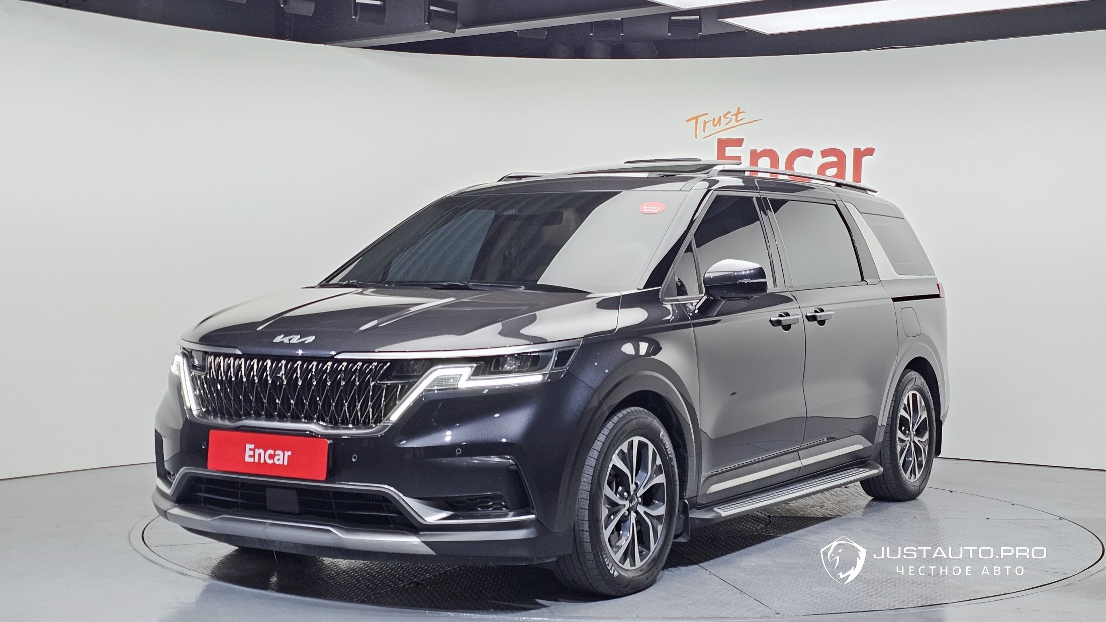 Автомобиль Kia Canival