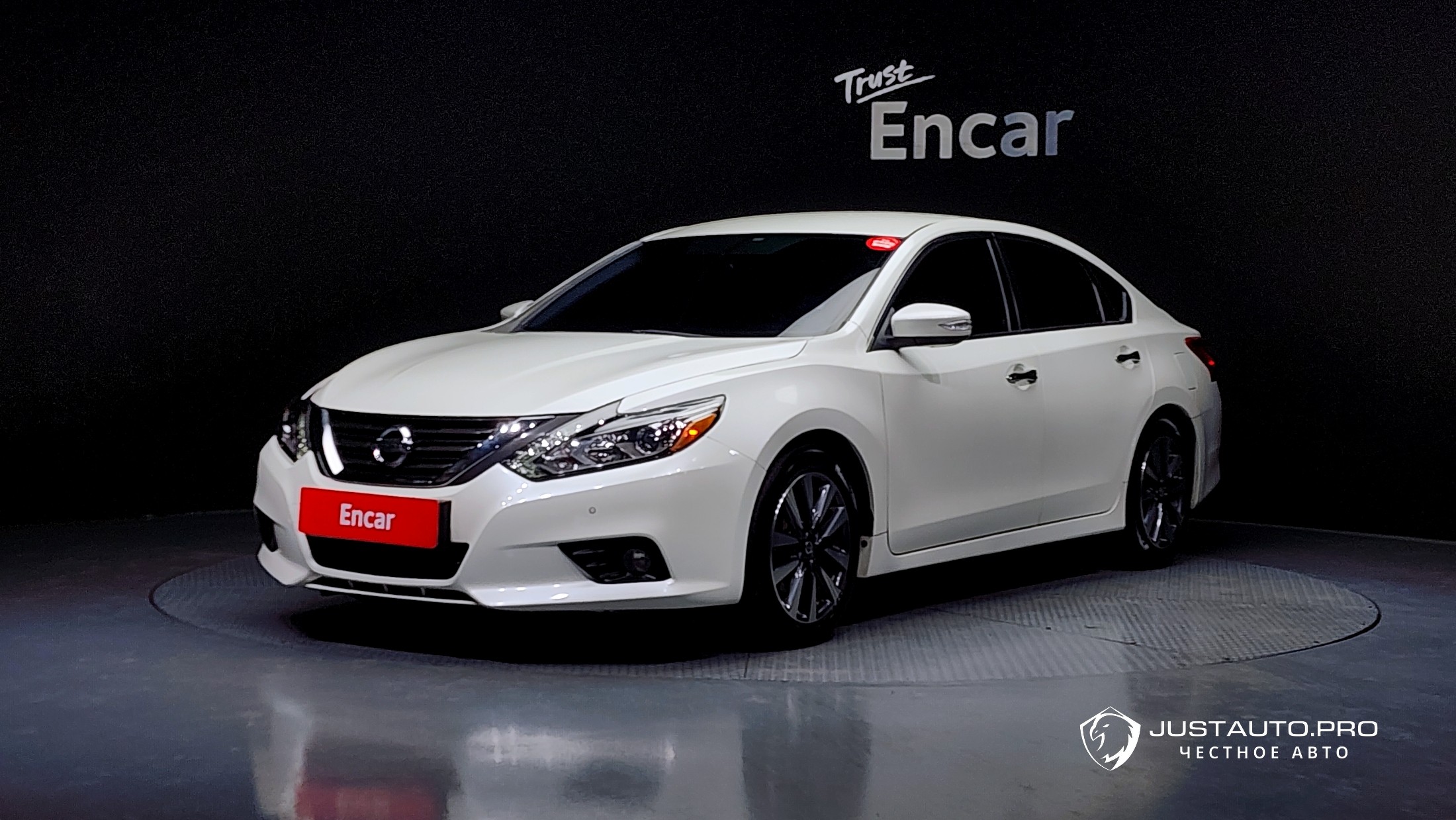 Автомобиль Nissan Altima