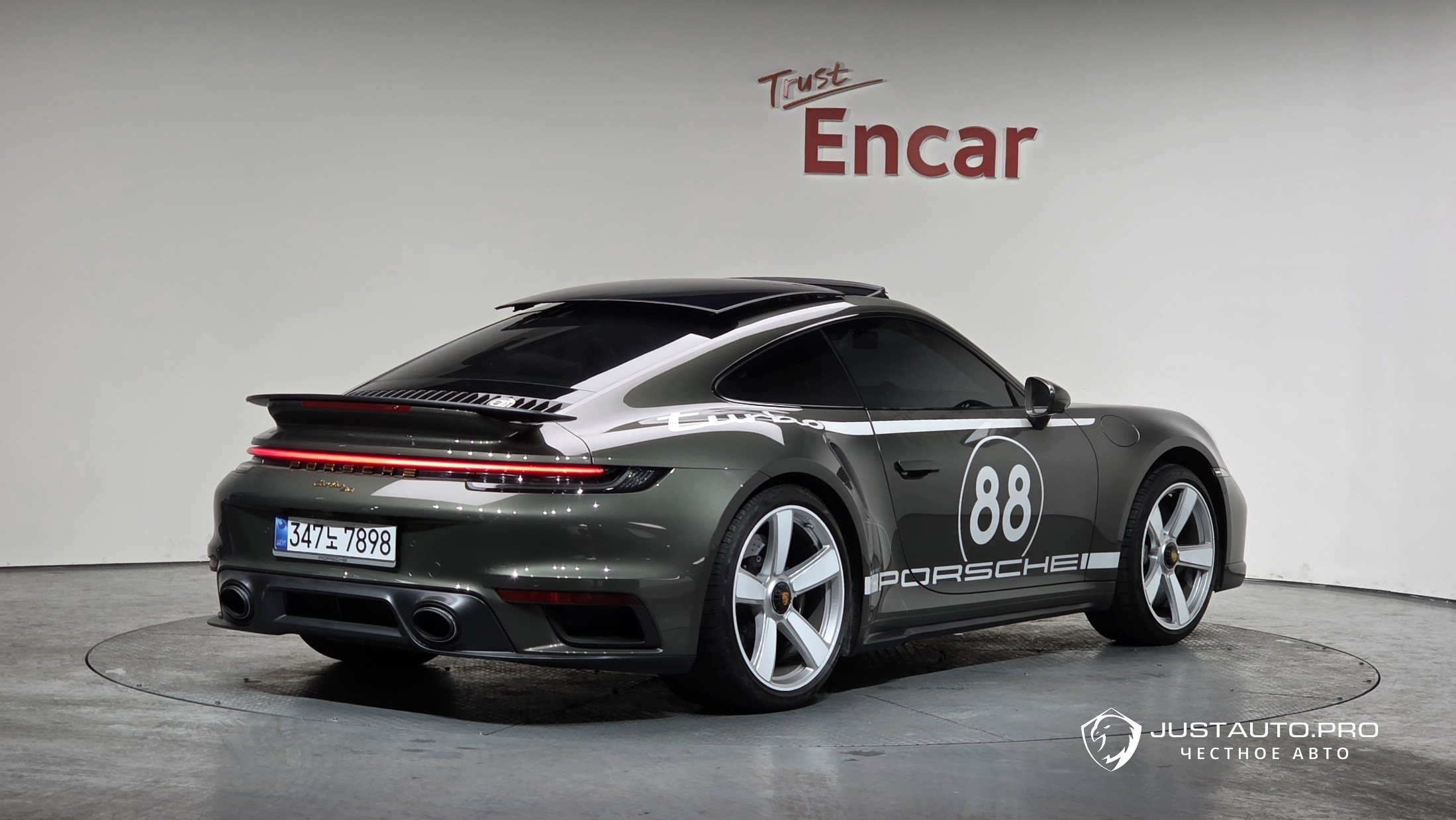 Автомобиль Porsche 911