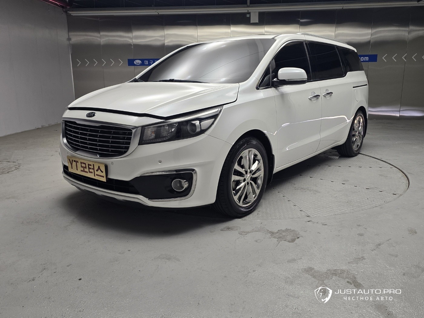Автомобиль Kia Canival