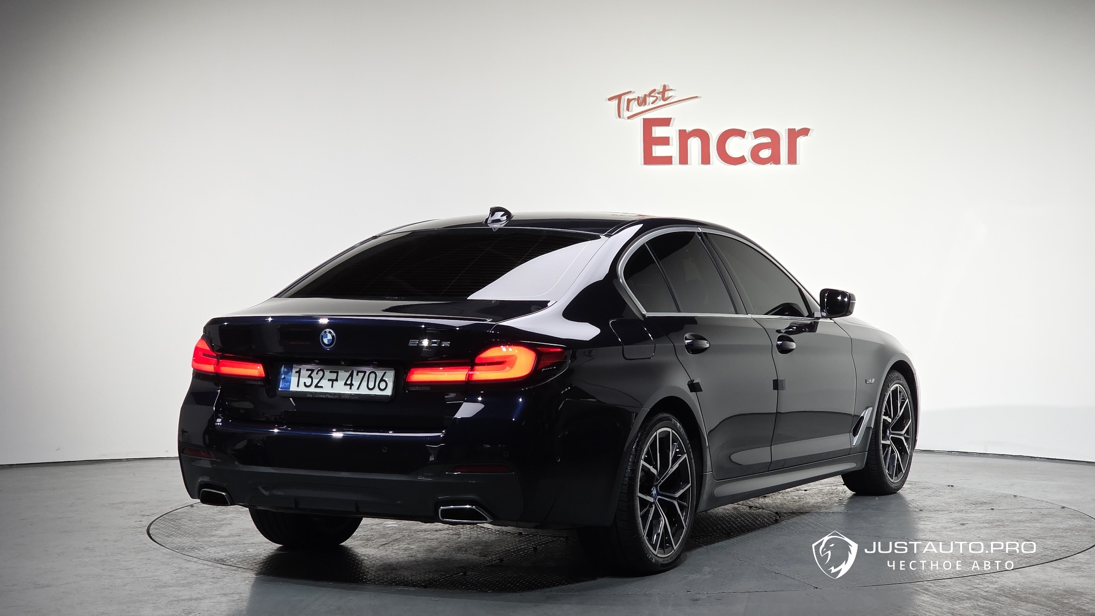 Автомобиль BMW 5-Series