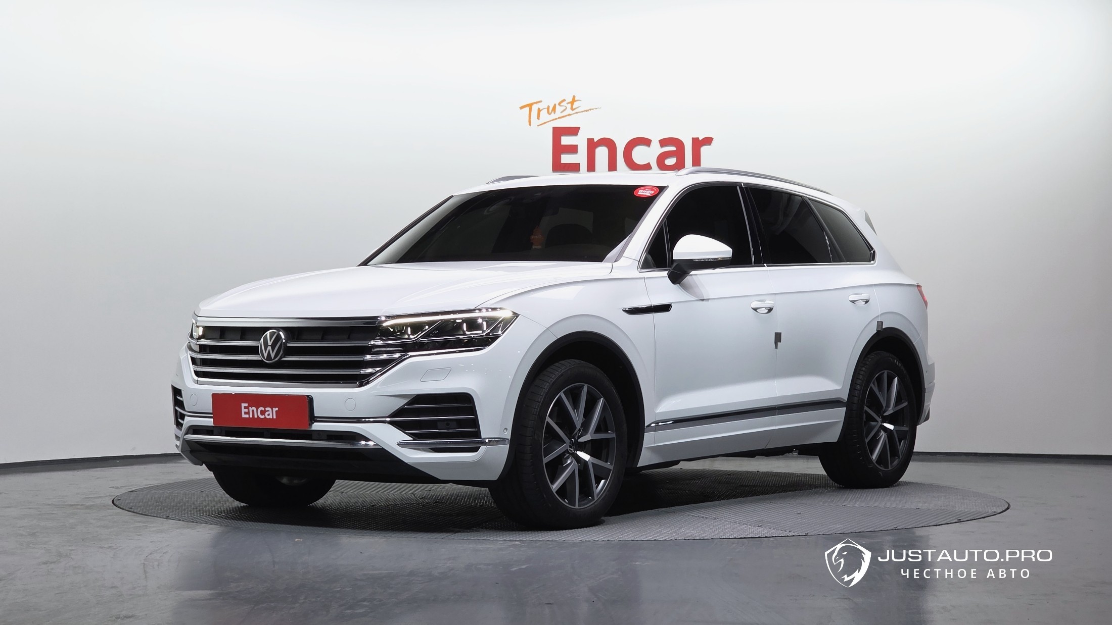 Автомобиль Volkswagen Touareg