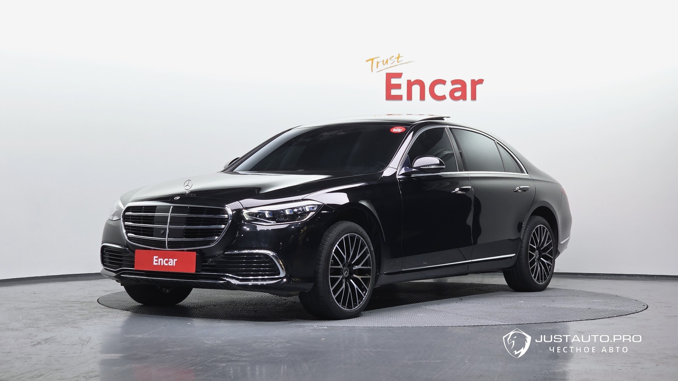 Автомобиль Mercedes-Benz S-Class