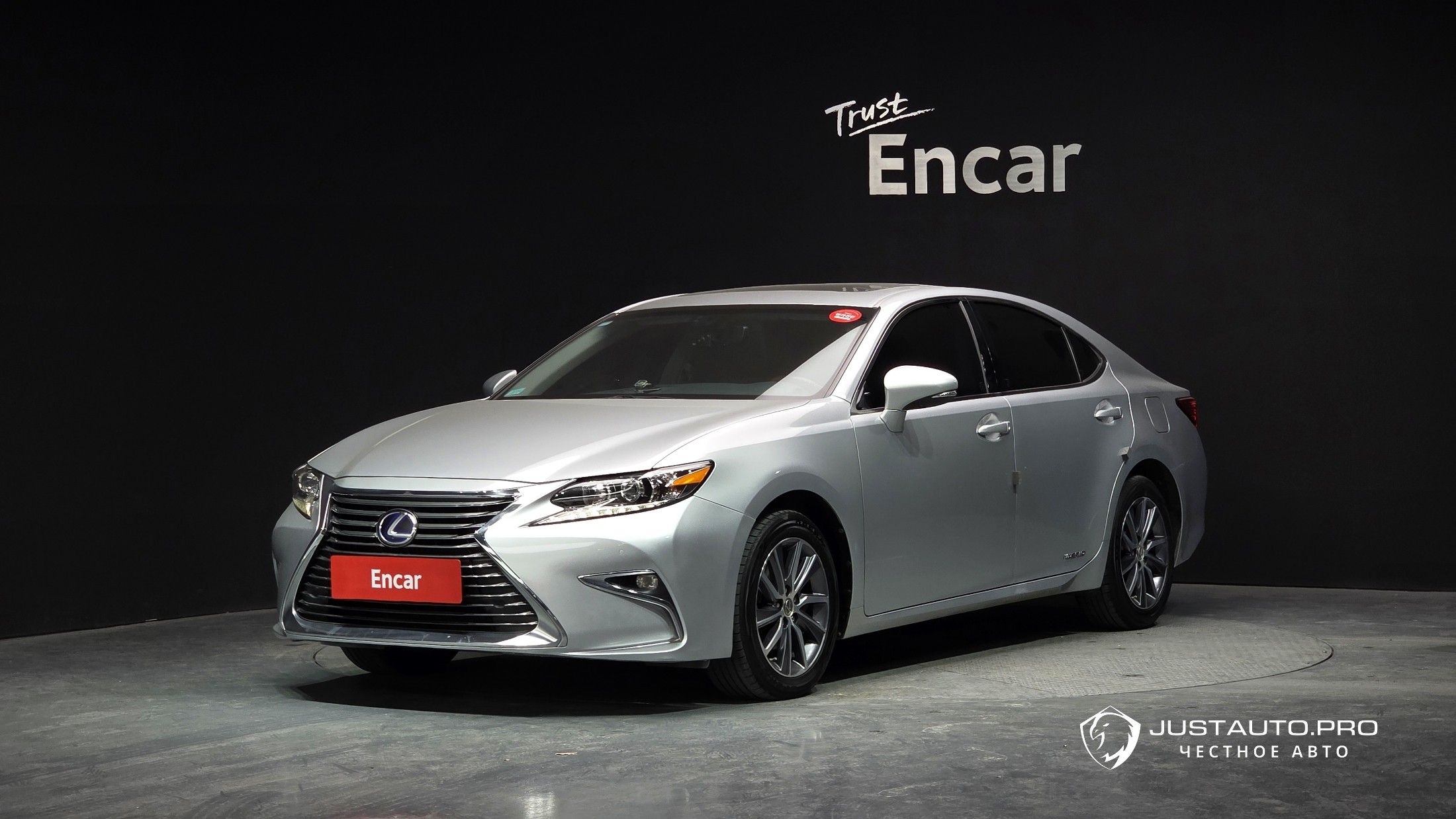 Автомобиль Lexus ES