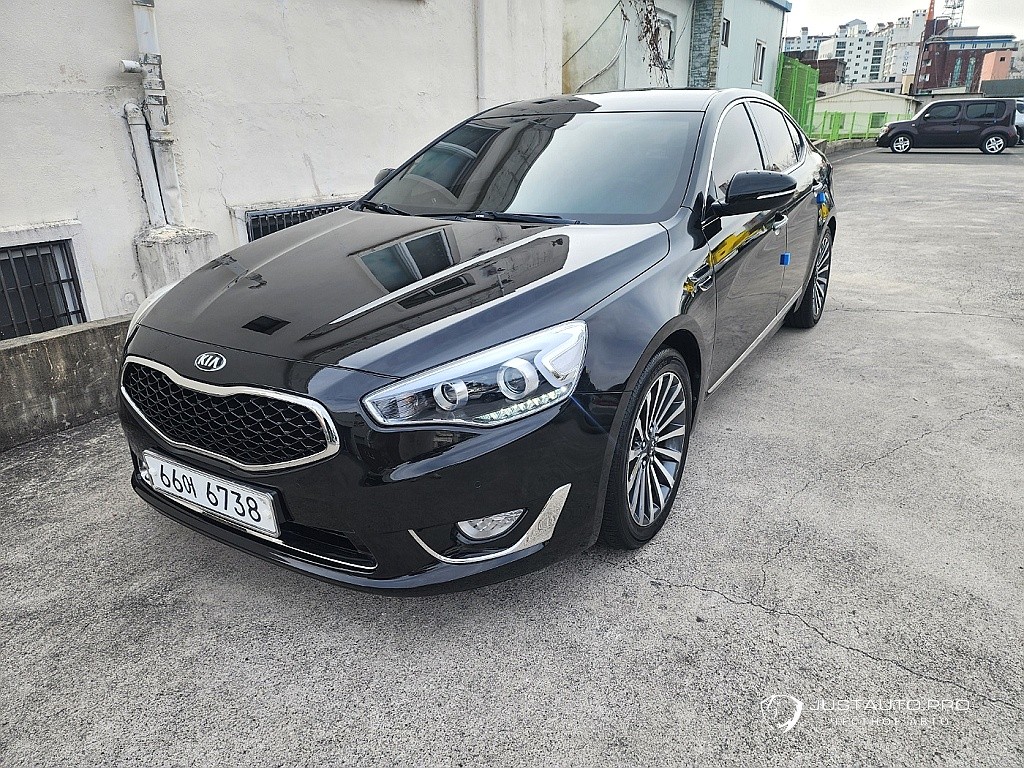 Автомобиль Kia K7