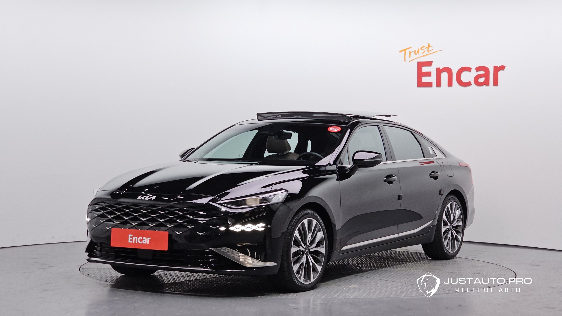 Автомобиль Kia K8