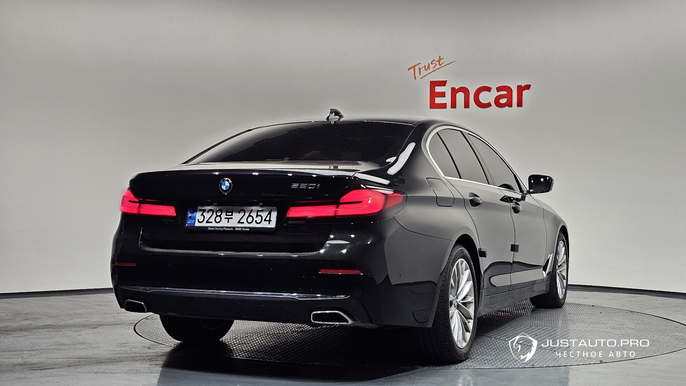 Автомобиль BMW 5-Series