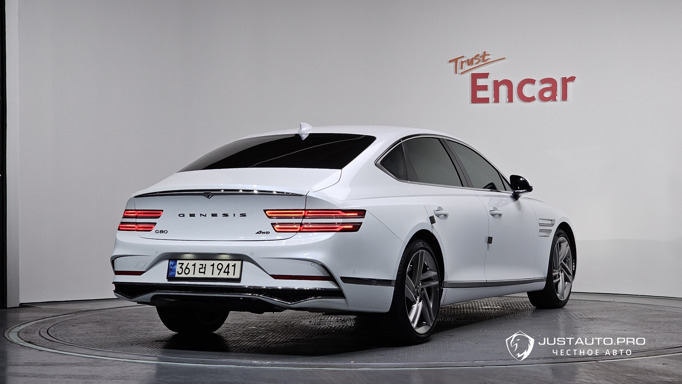 Автомобиль Genesis G80