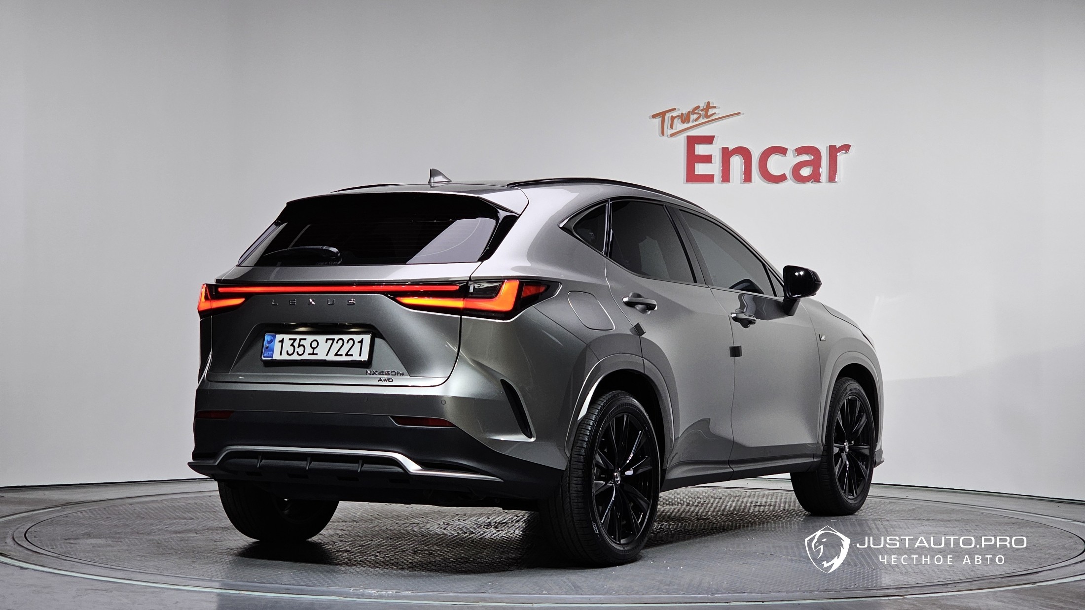 Автомобиль Lexus NX