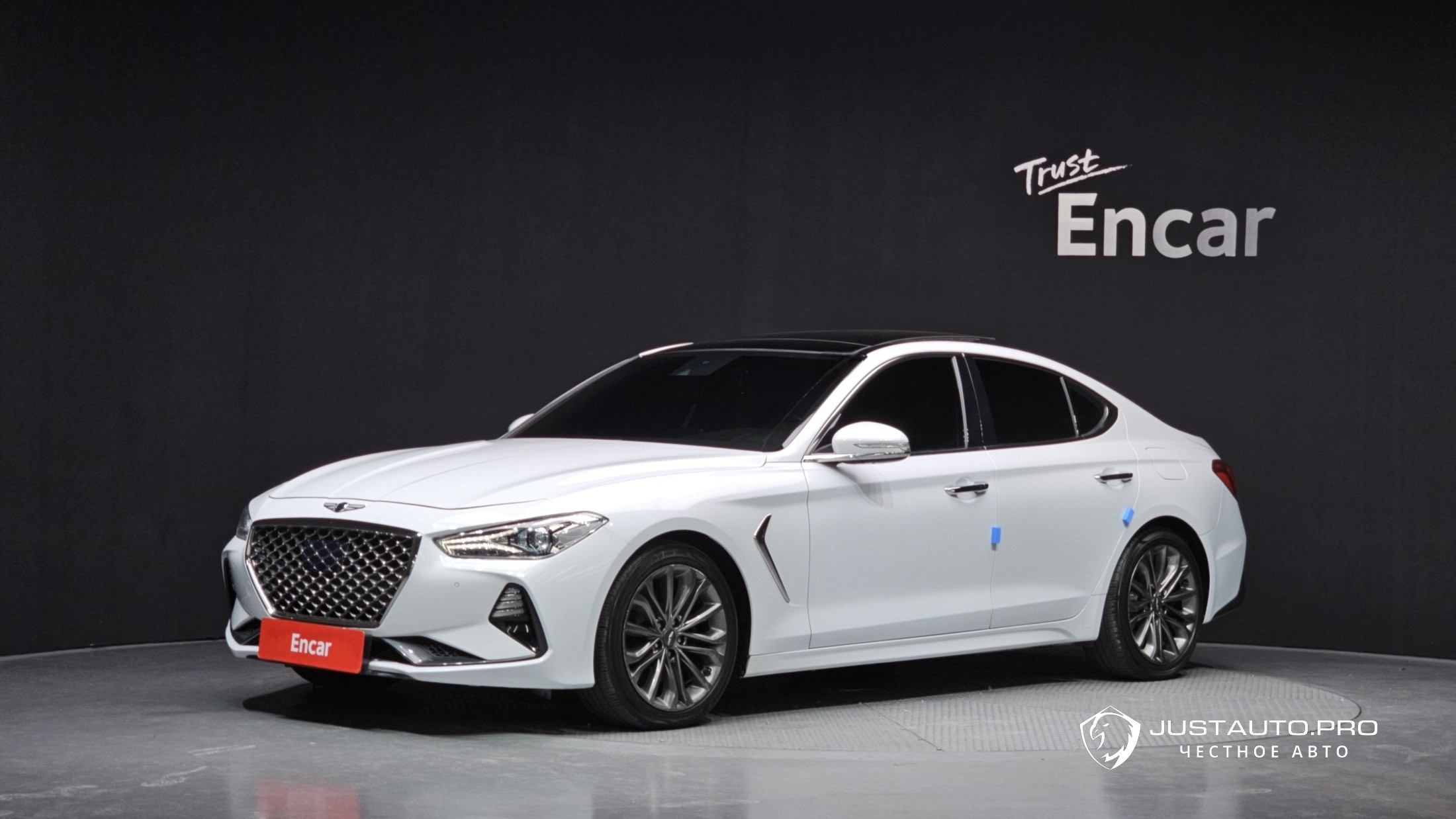 Автомобиль Genesis G70