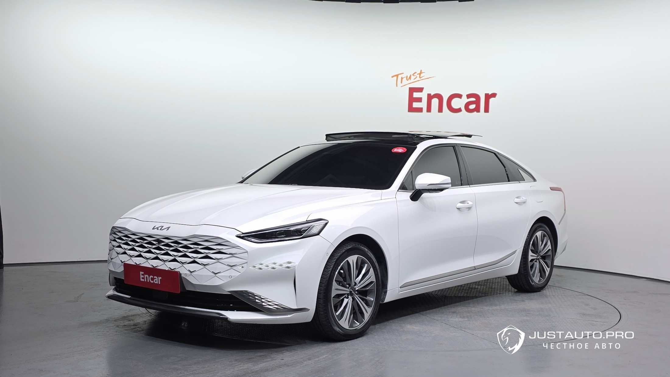 Автомобиль Kia K8