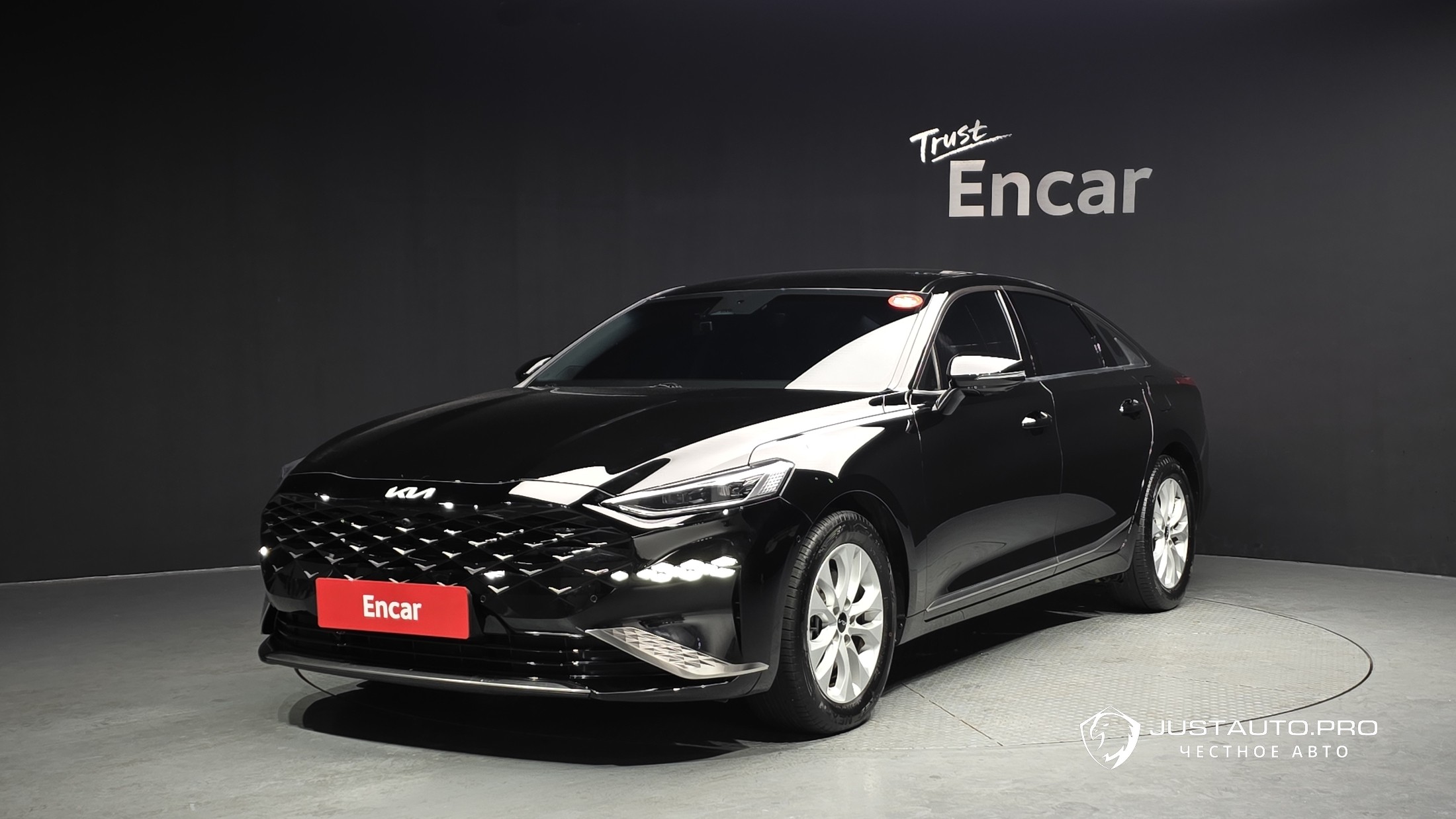 Автомобиль Kia K8