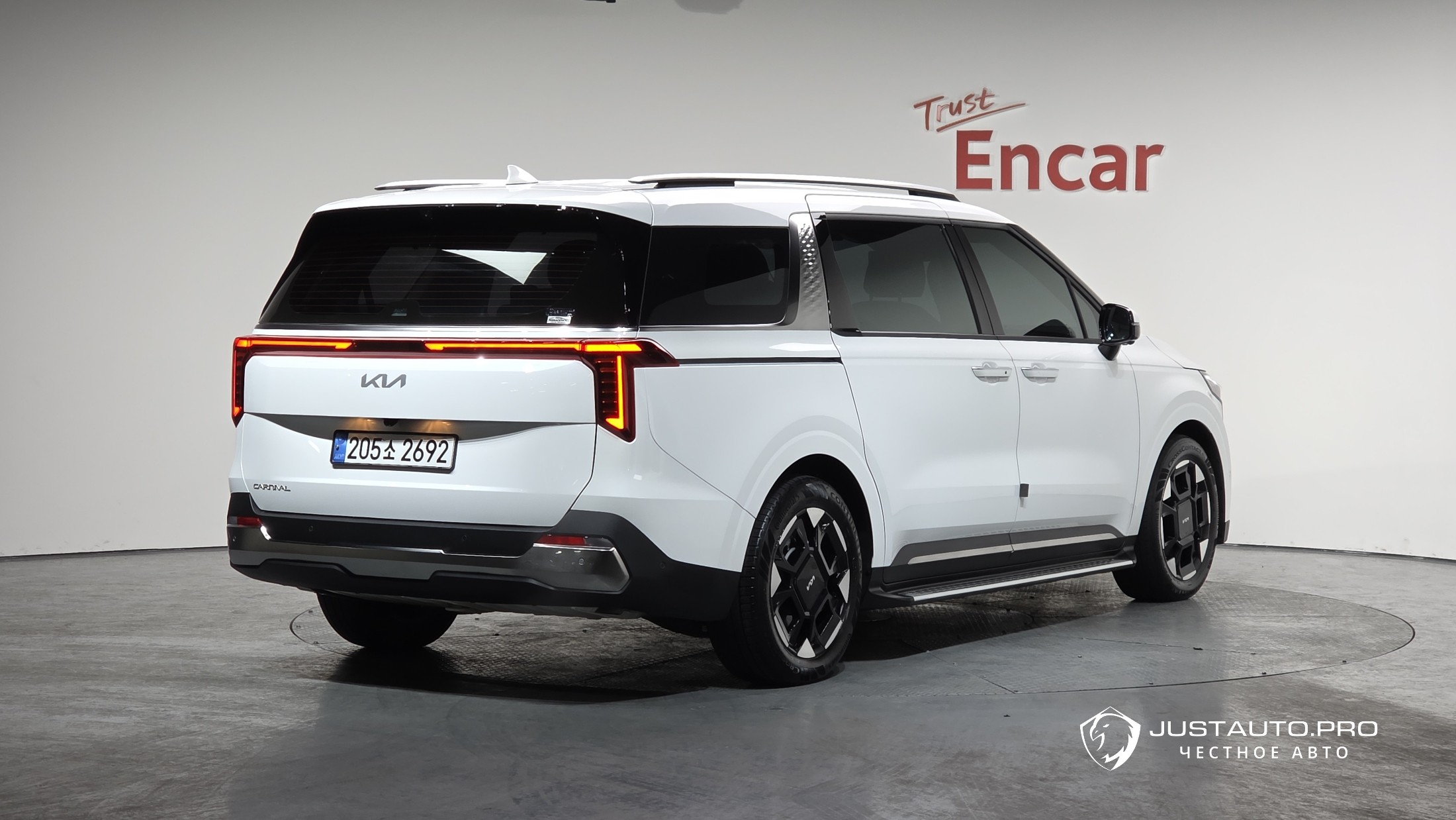 Автомобиль Kia Canival