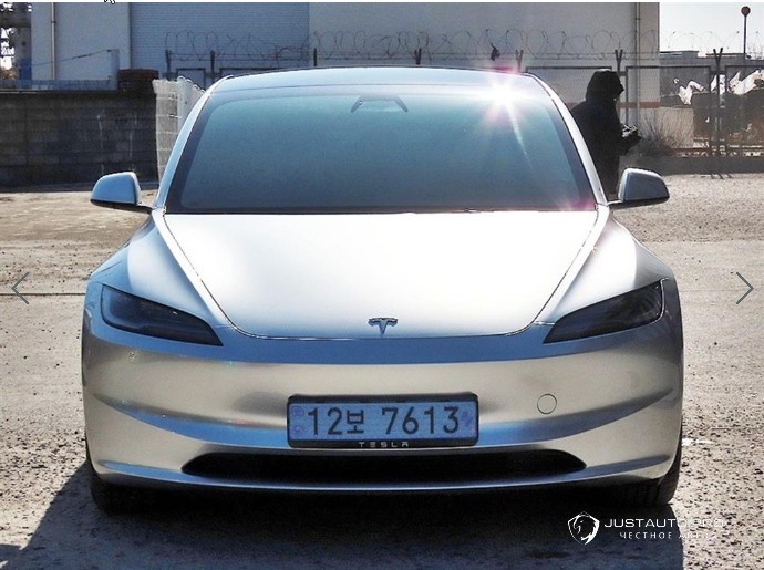 Автомобиль Tesla Model 3