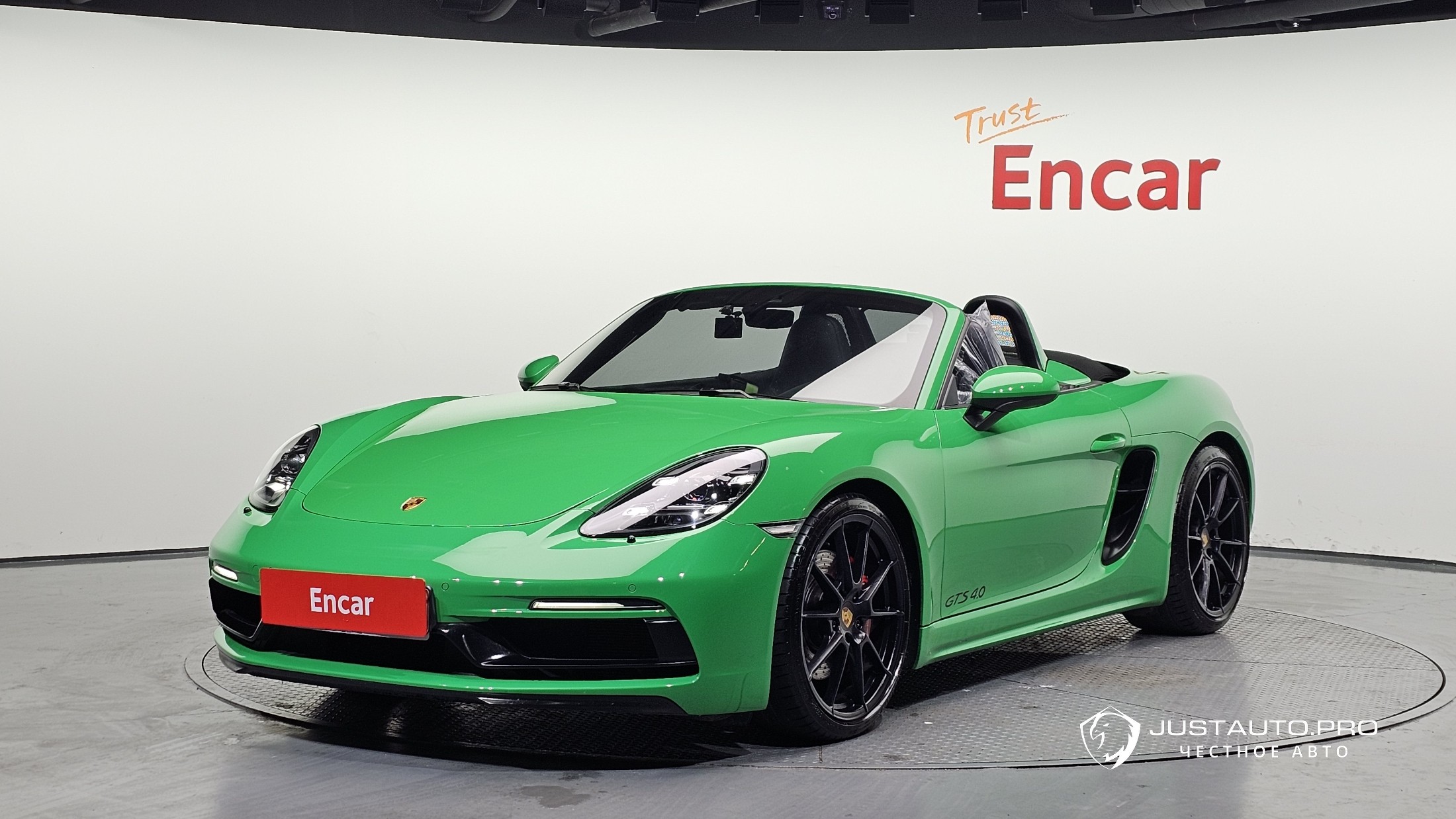 Автомобиль Porsche 718