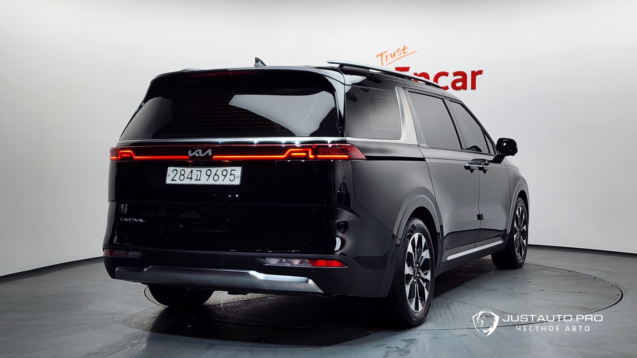 Автомобиль Kia Canival