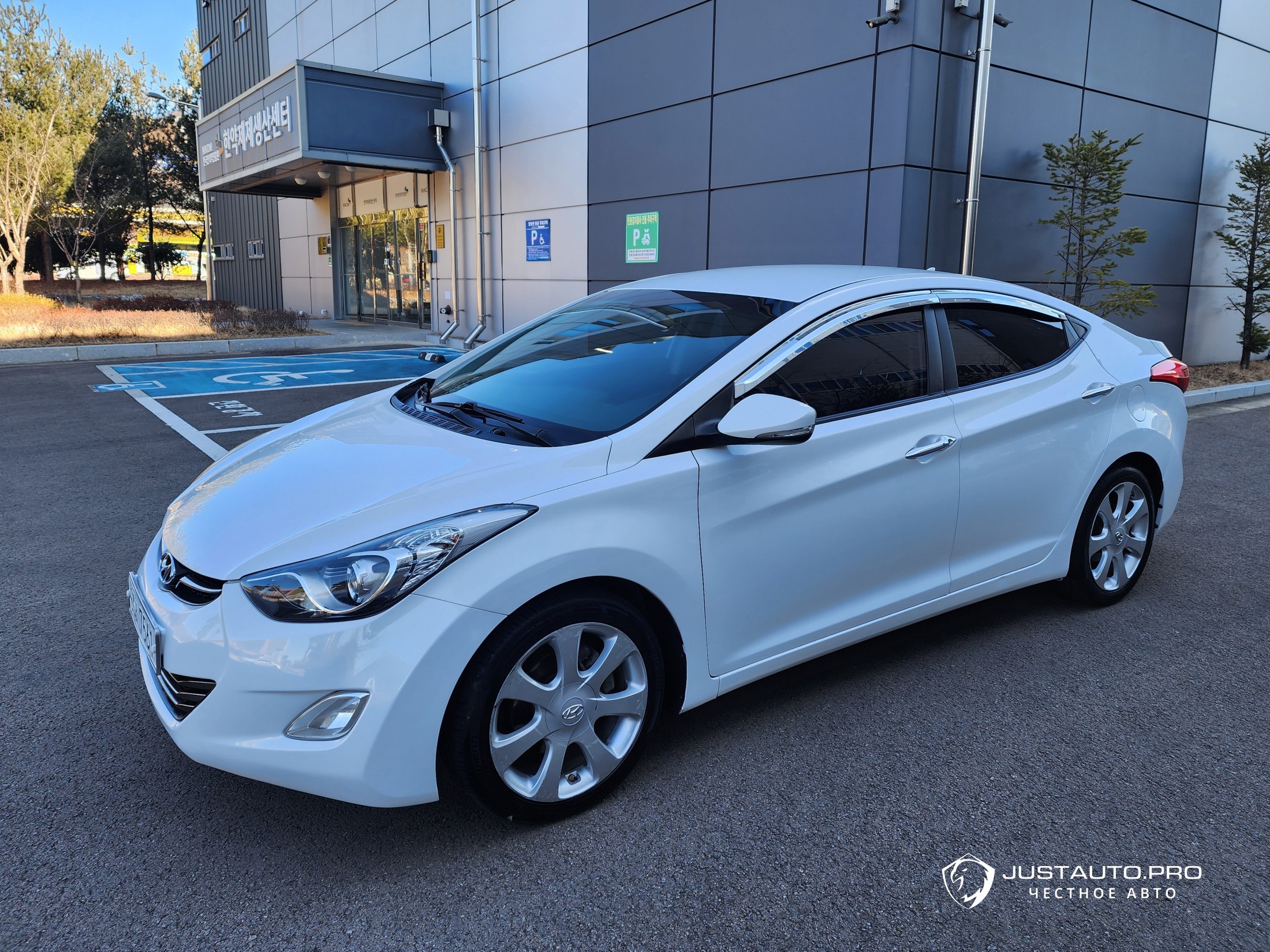 Автомобиль Hyundai AVANTE