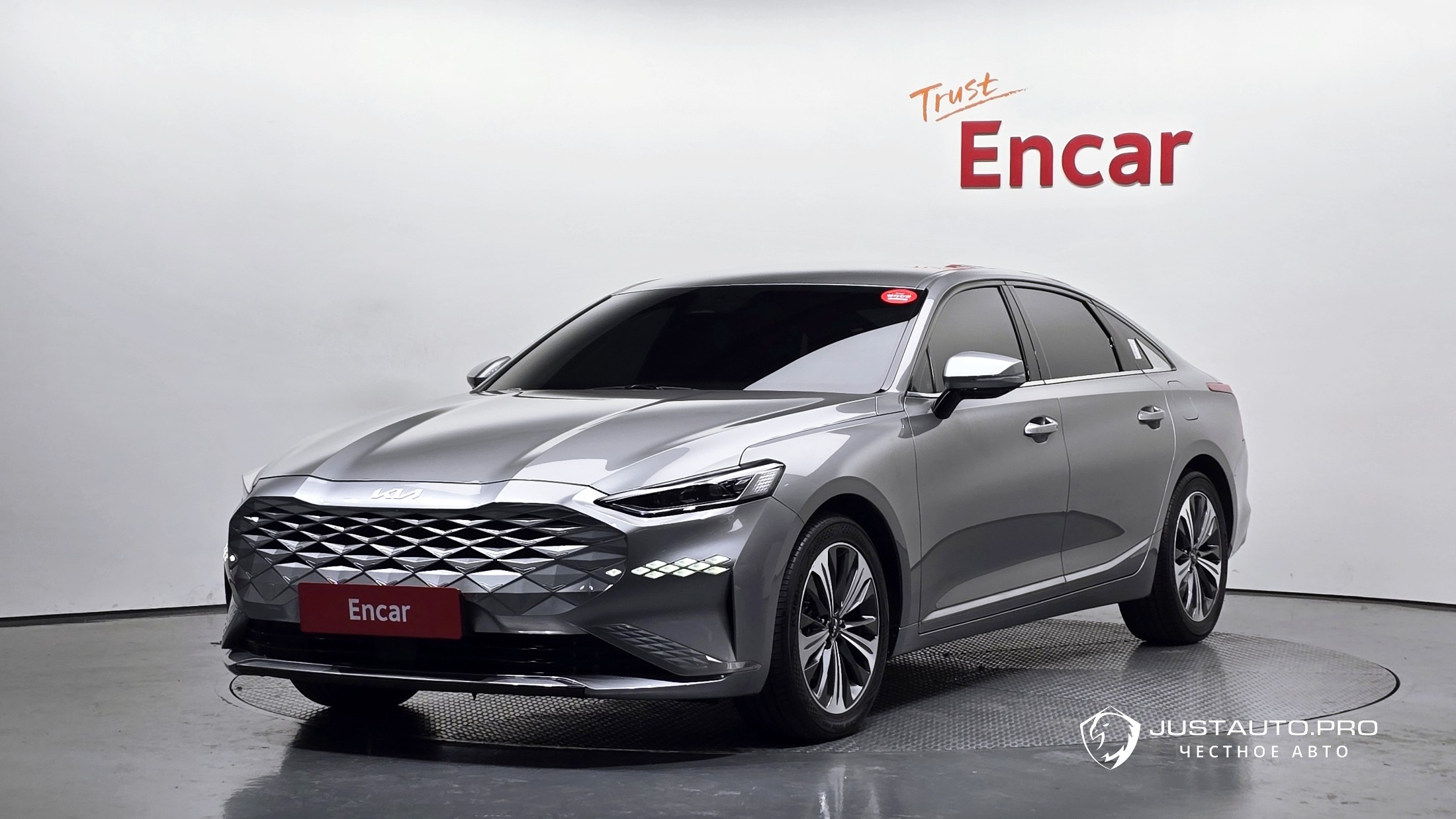 Автомобиль Kia K8