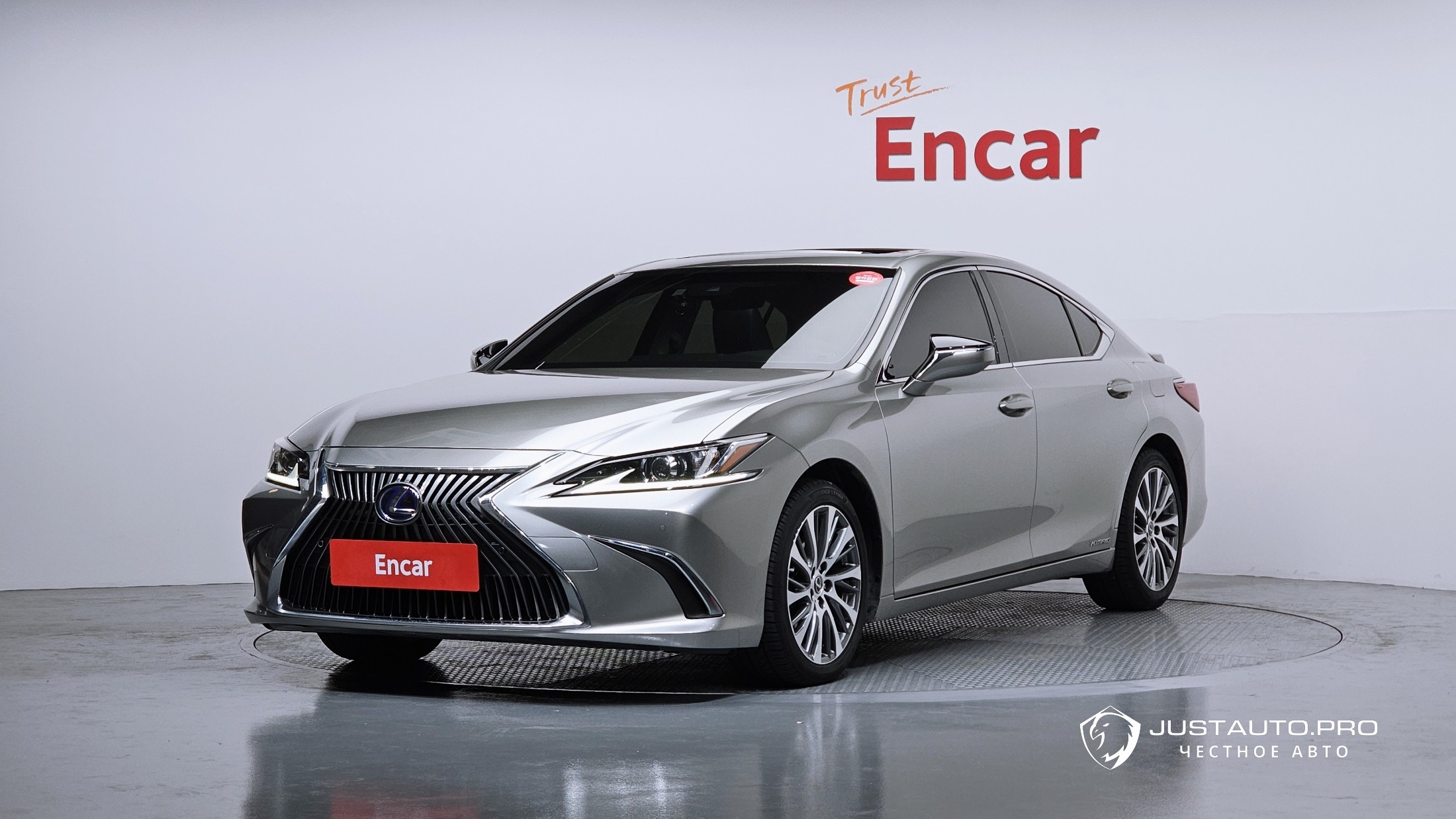 Автомобиль Lexus ES