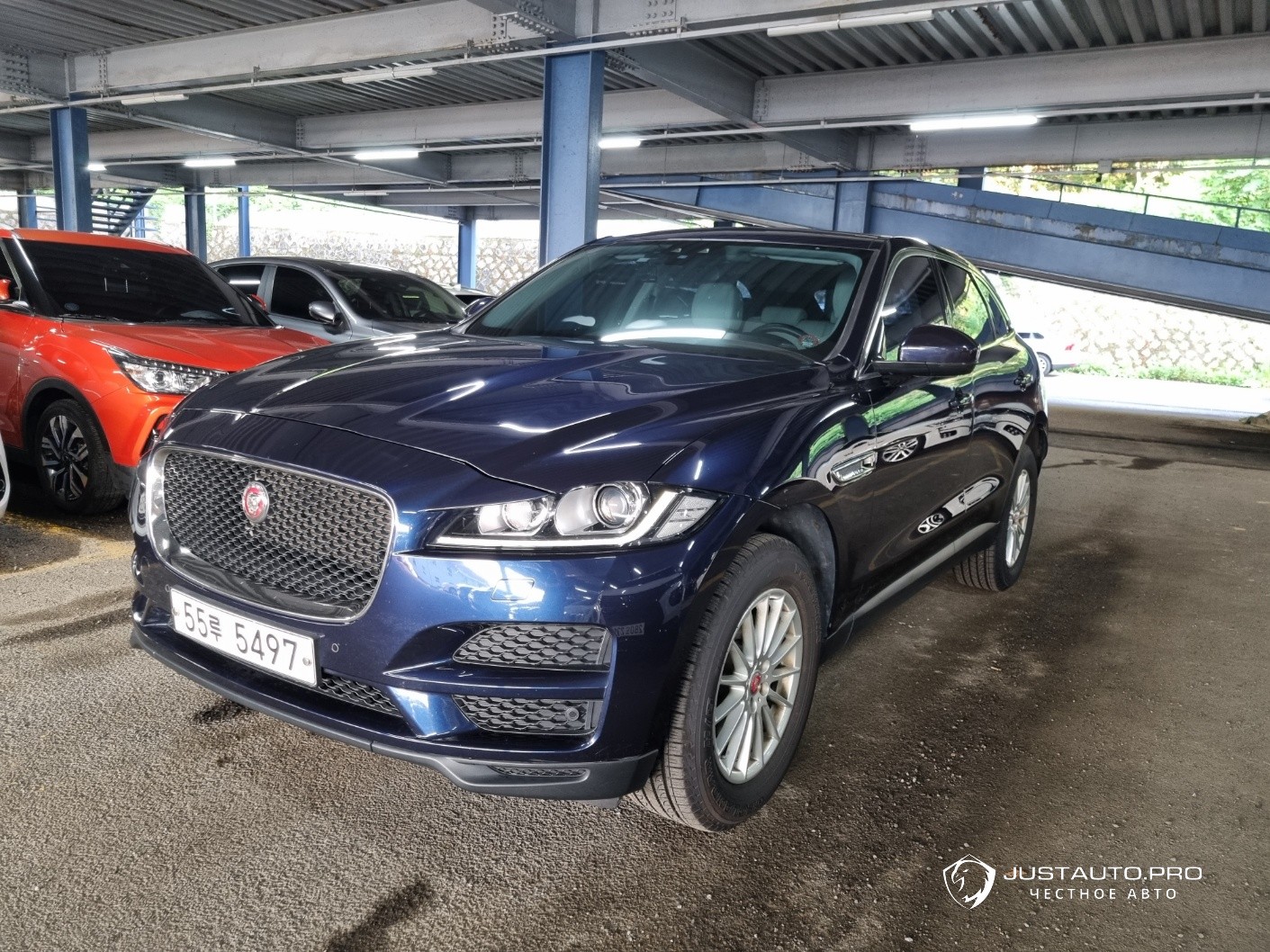 Автомобиль Jaguar F-PACE