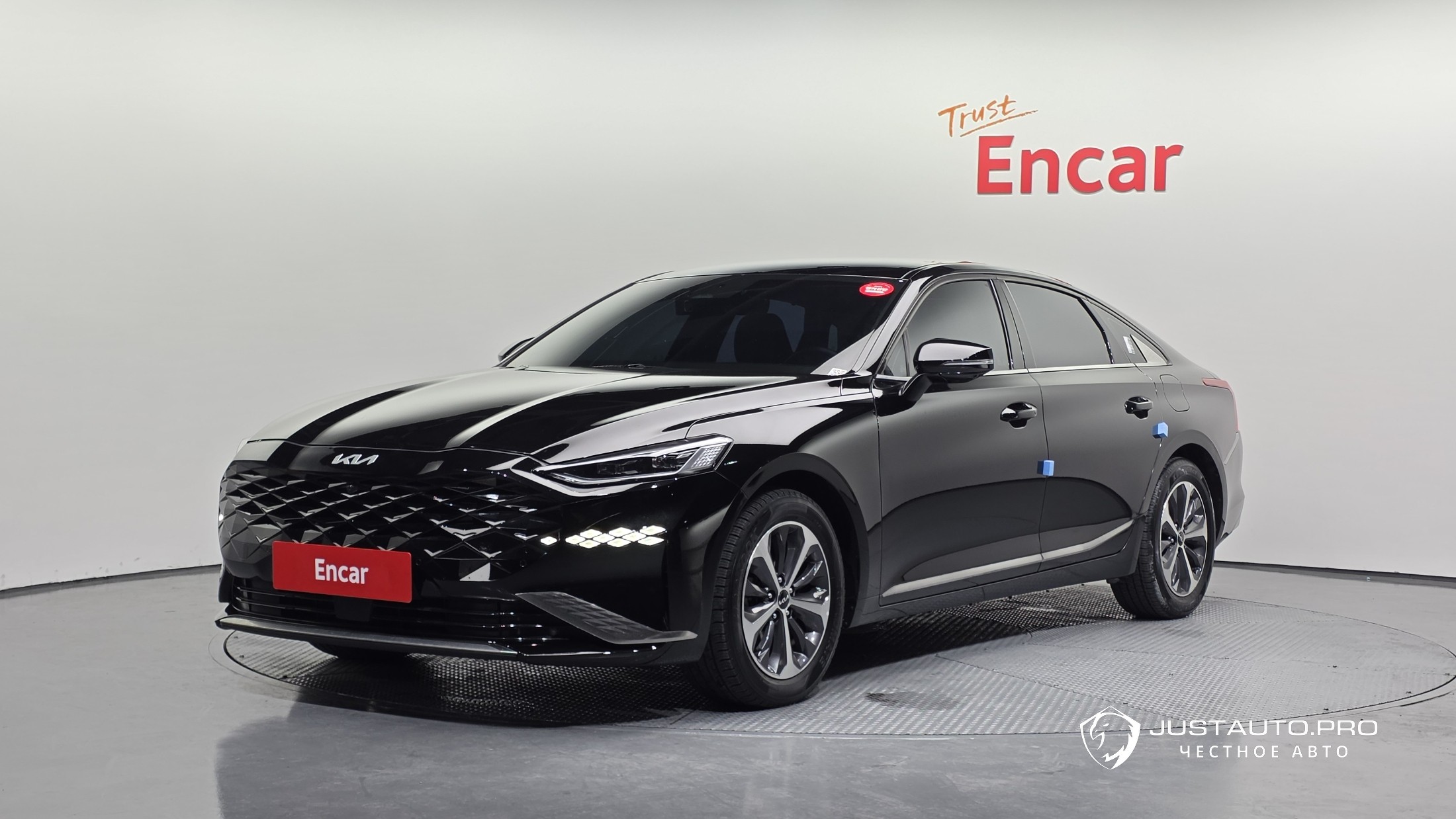 Автомобиль Kia K8