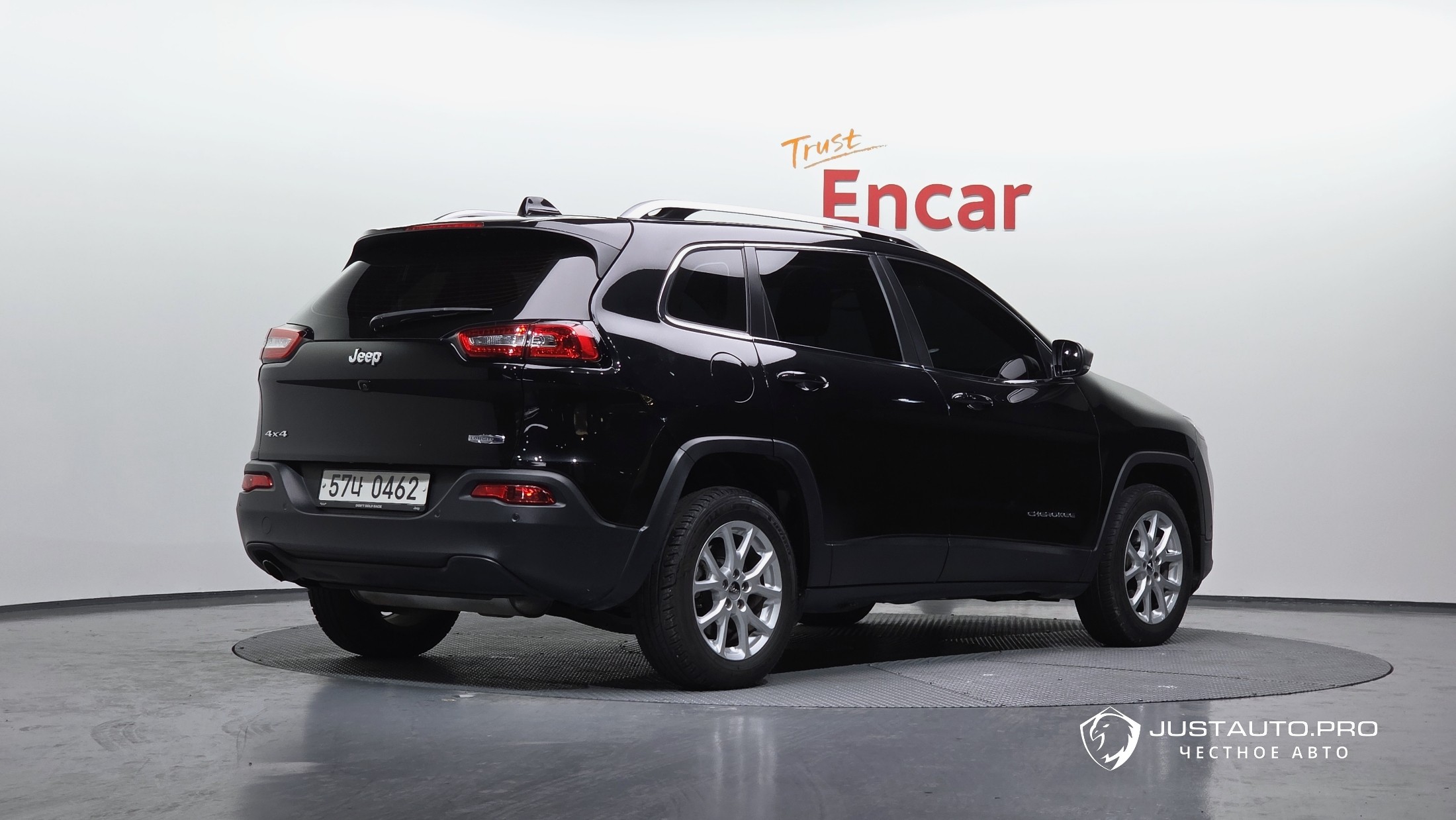 Автомобиль Jeep Cherokee