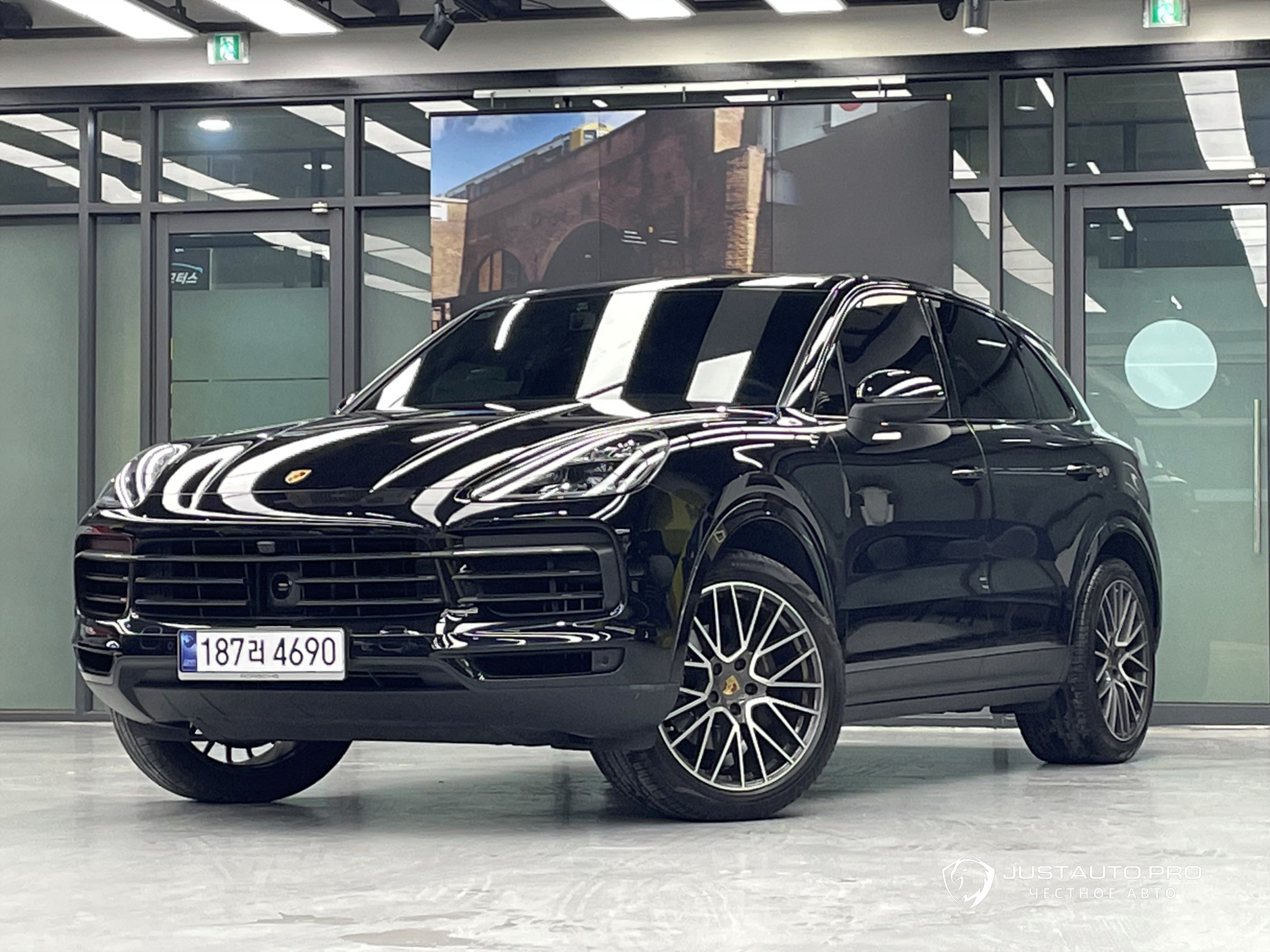 Автомобиль Porsche Cayenne