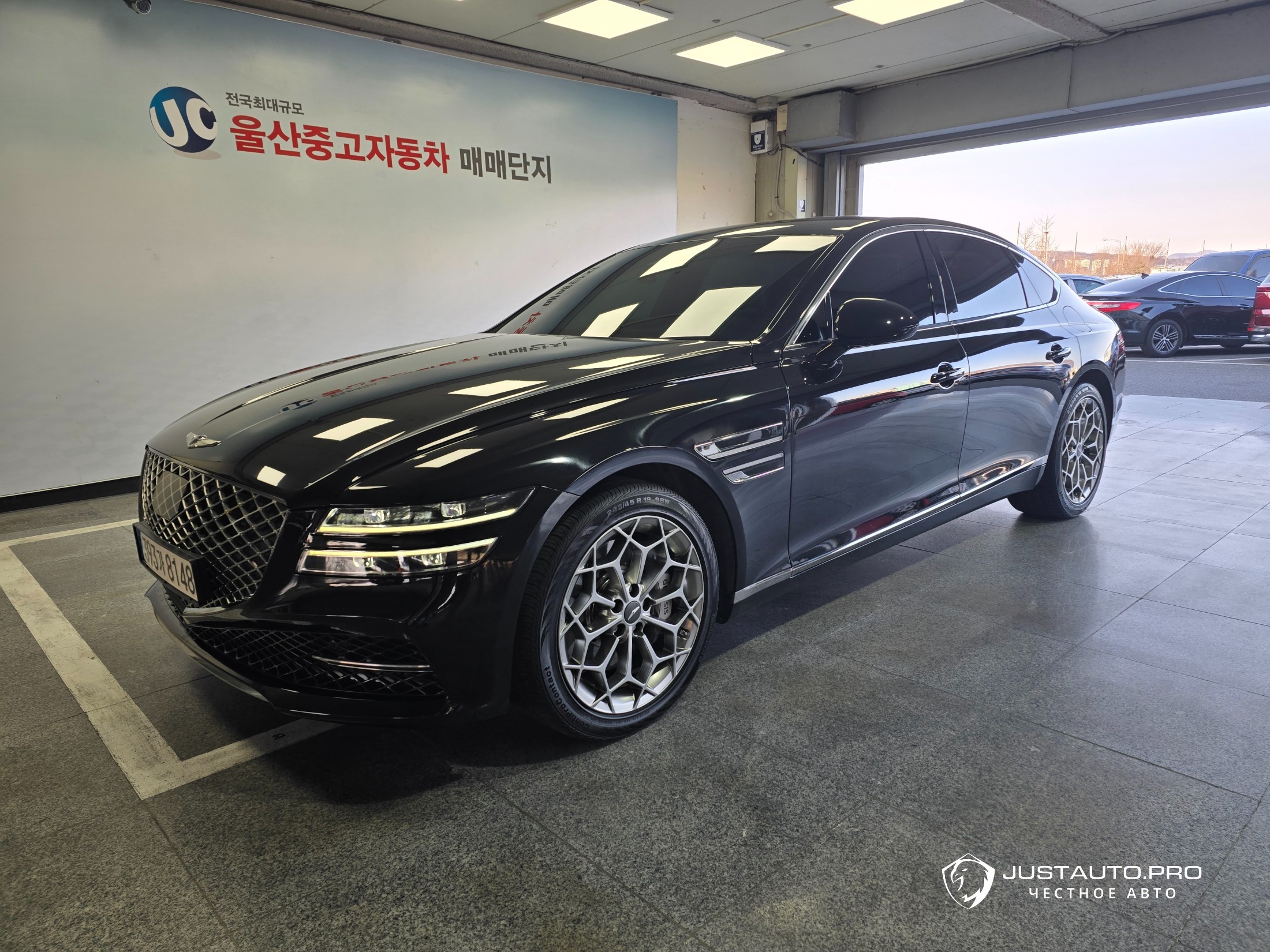 Автомобиль Genesis G80