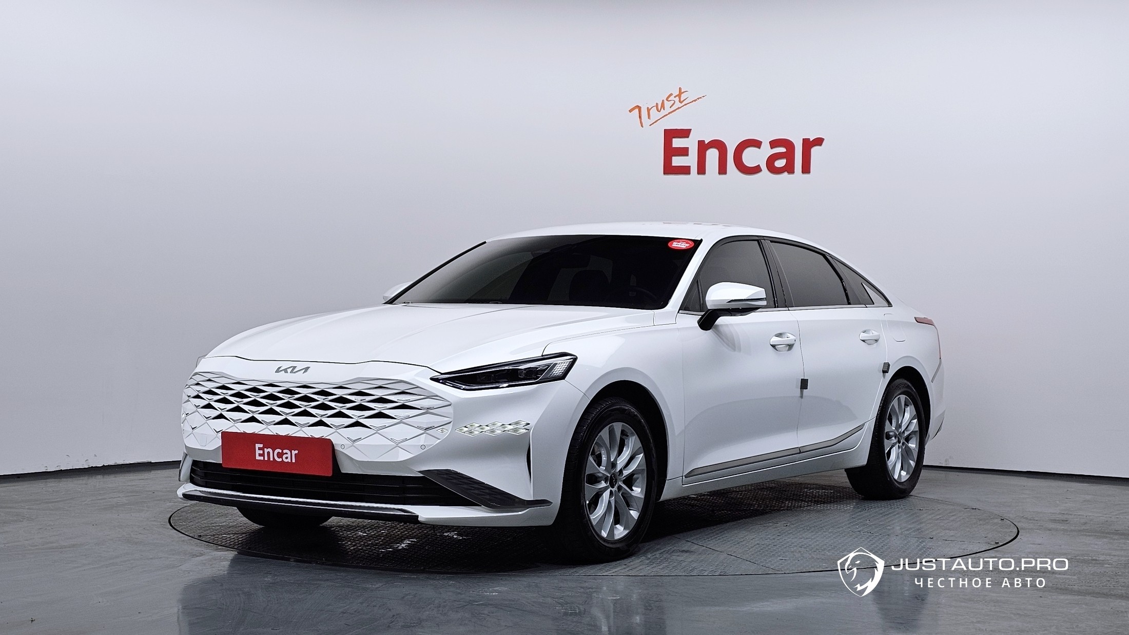 Автомобиль Kia K8