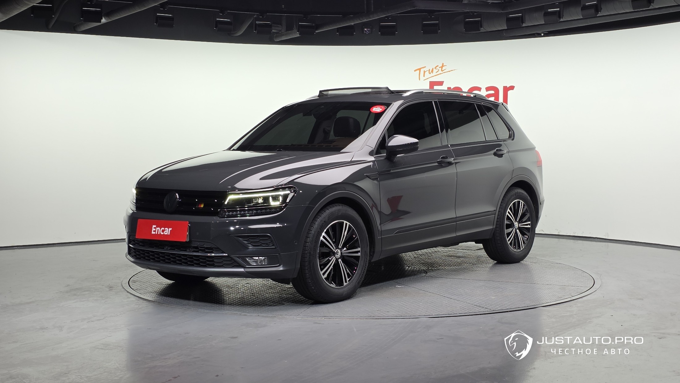 Автомобиль Volkswagen Tiguan
