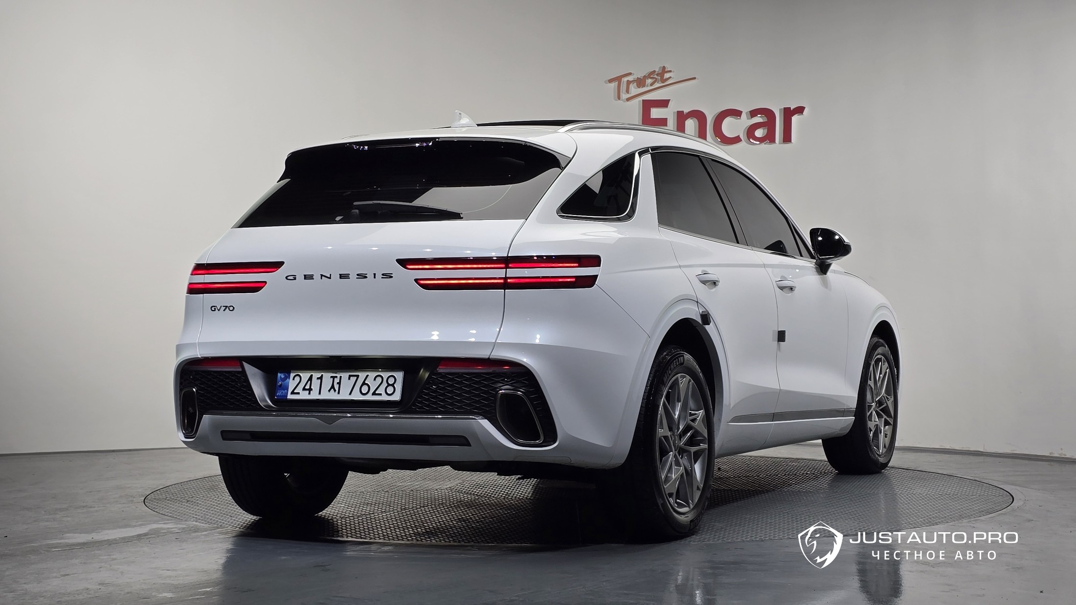 Автомобиль Genesis GV70