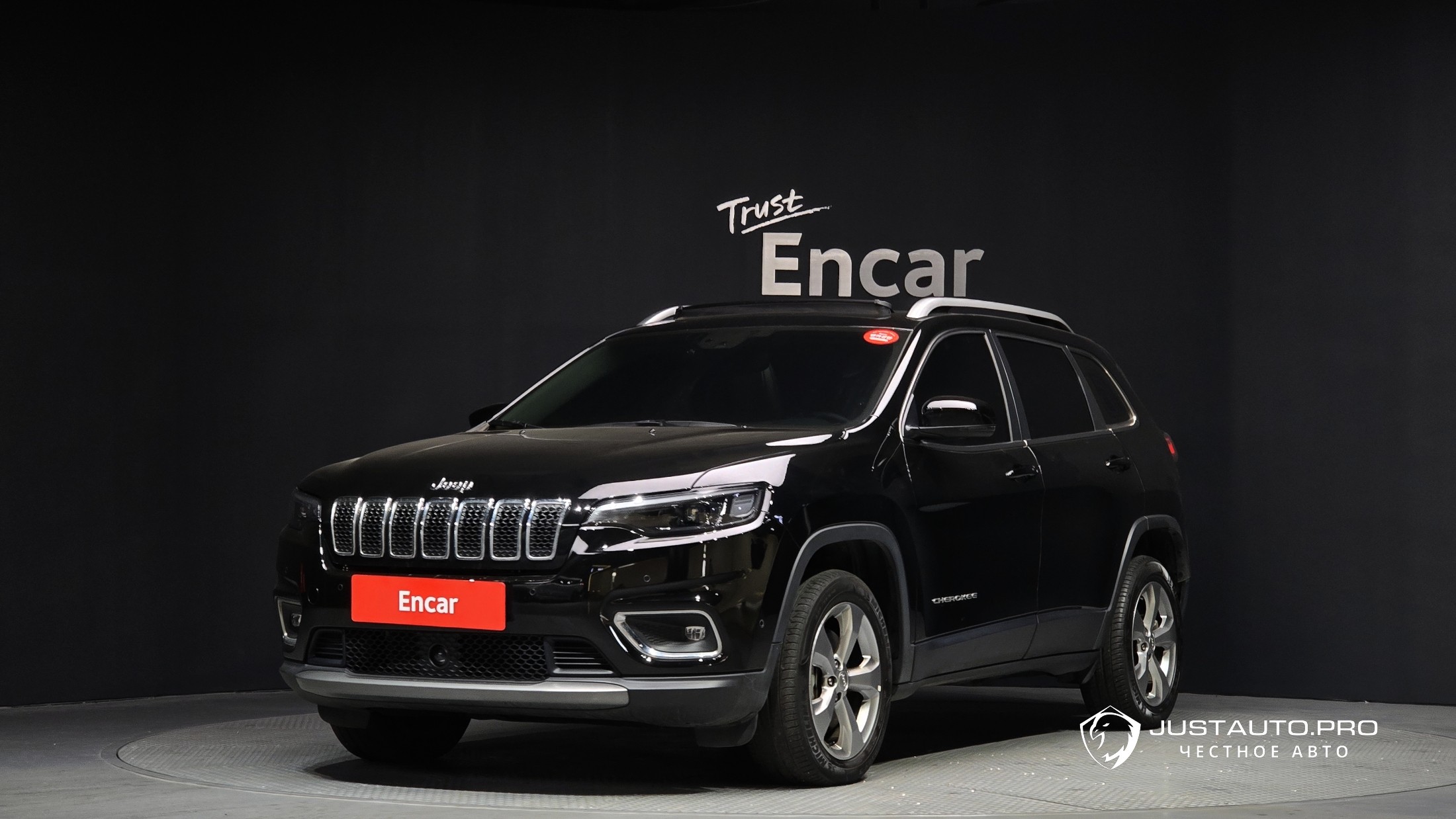 Автомобиль Jeep Cherokee