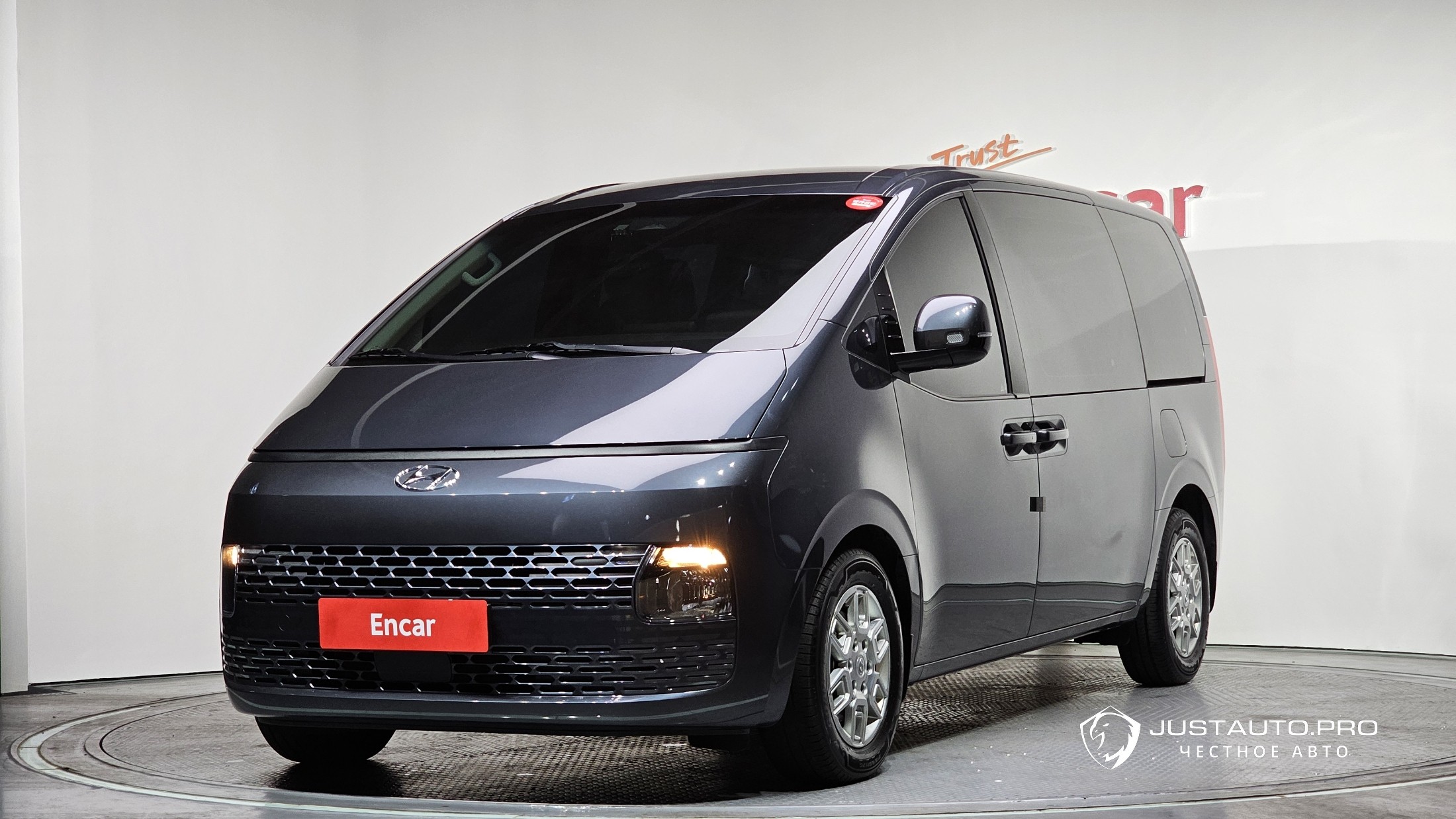 Автомобиль Hyundai Staria