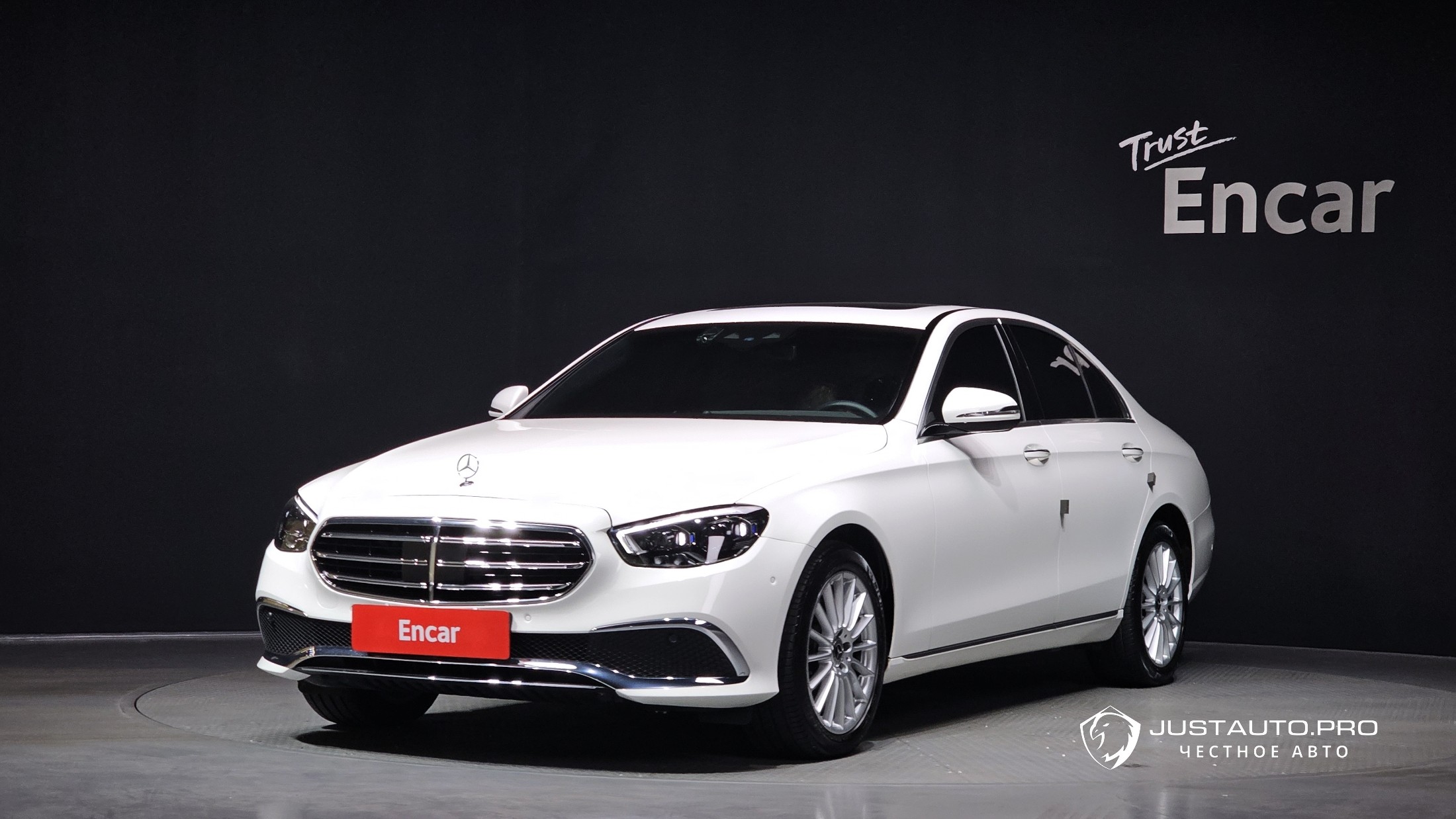 Автомобиль Mercedes-Benz E-Class