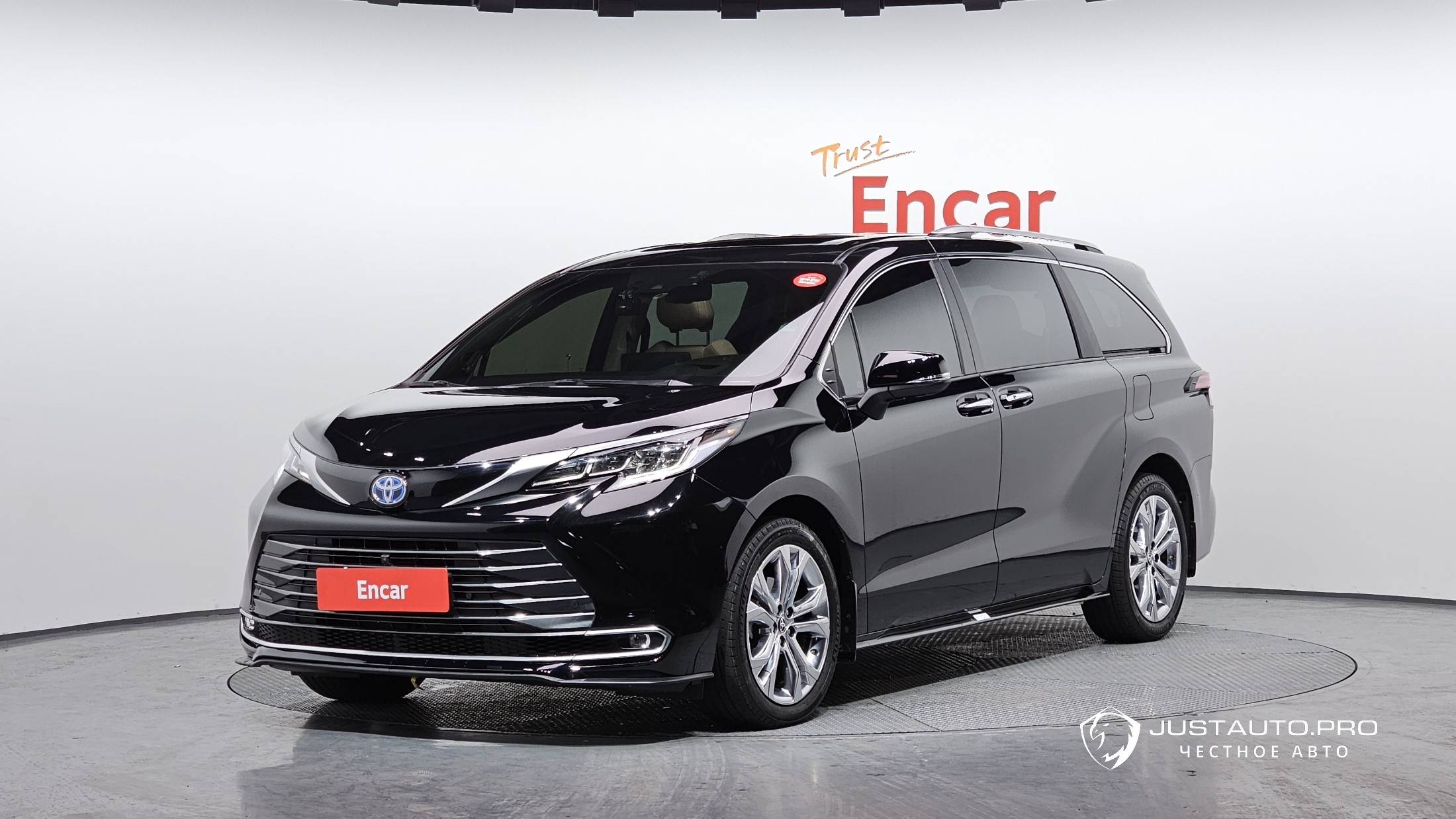Автомобиль Toyota Sienna