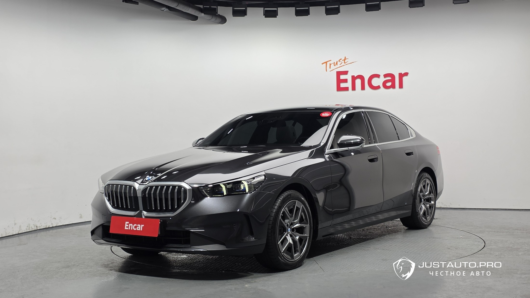 Автомобиль BMW 5-Series