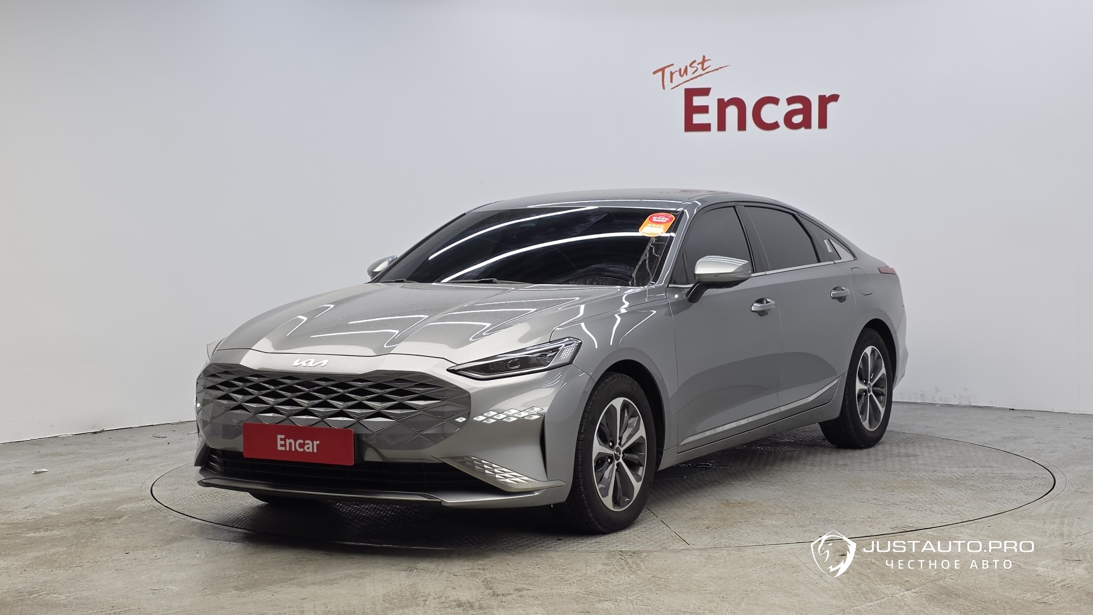 Автомобиль Kia K8