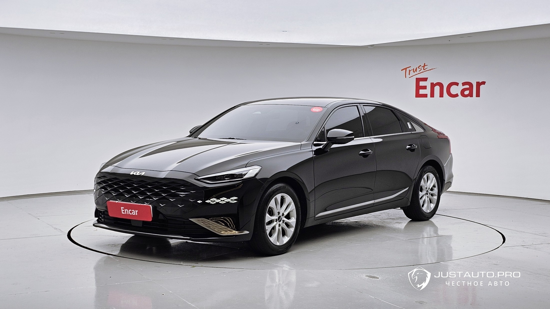 Автомобиль Kia K8