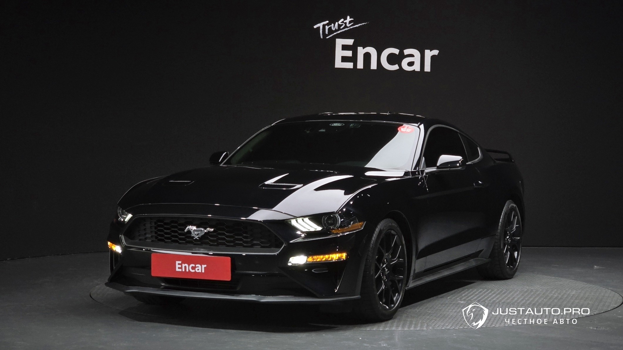 Автомобиль Ford Mustang