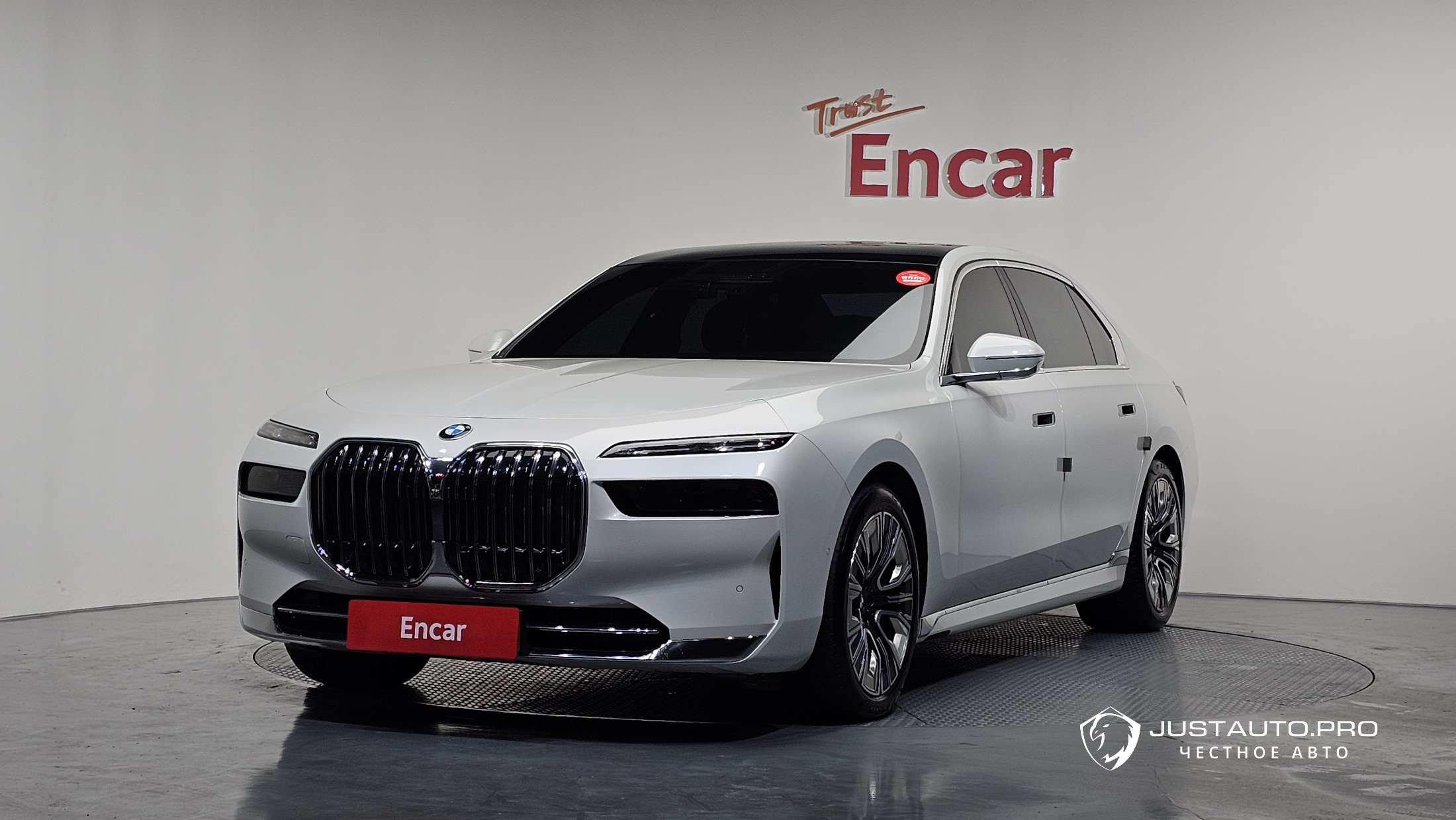 Автомобиль BMW 7-Series