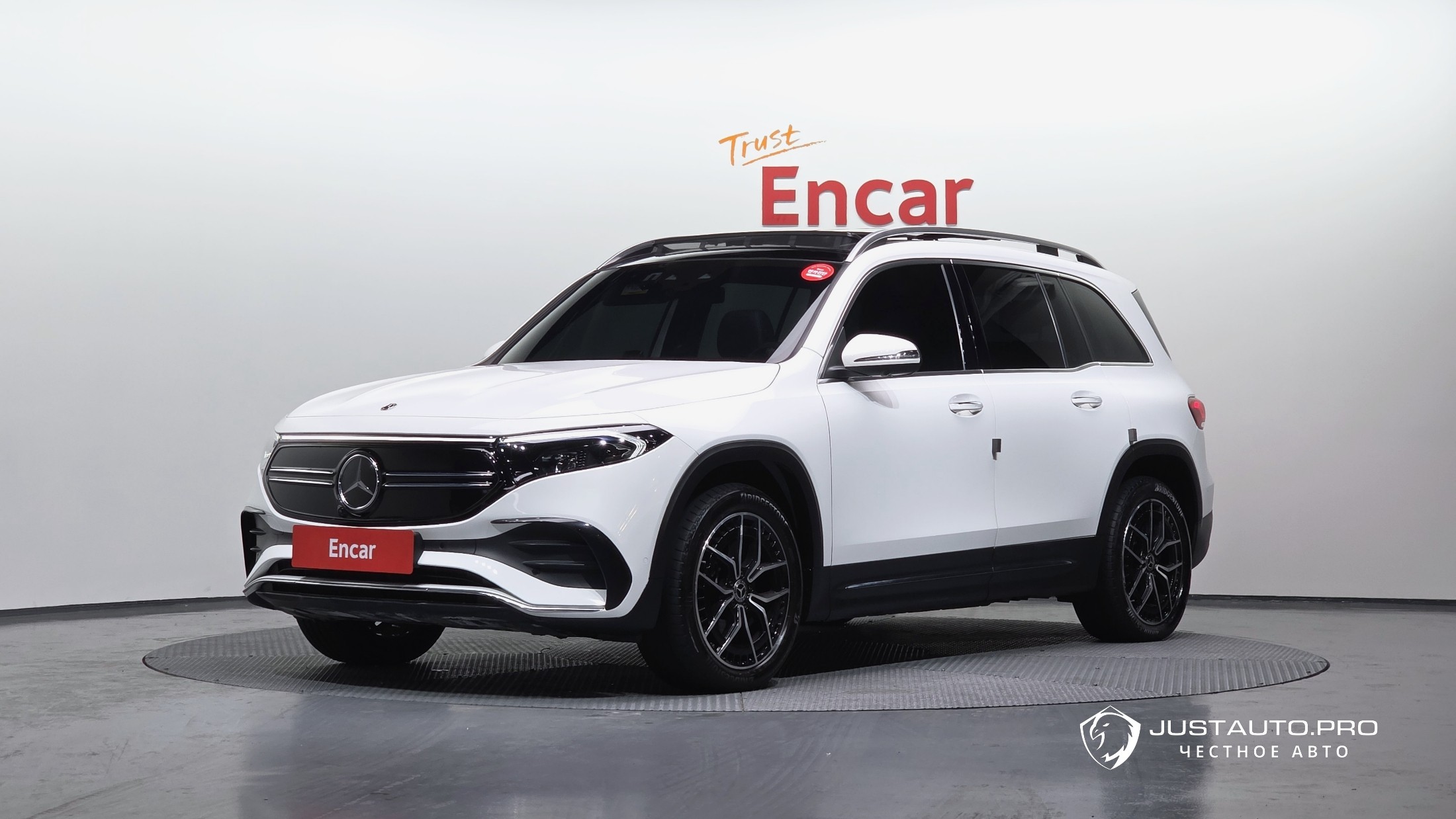 Автомобиль Mercedes-Benz EQB